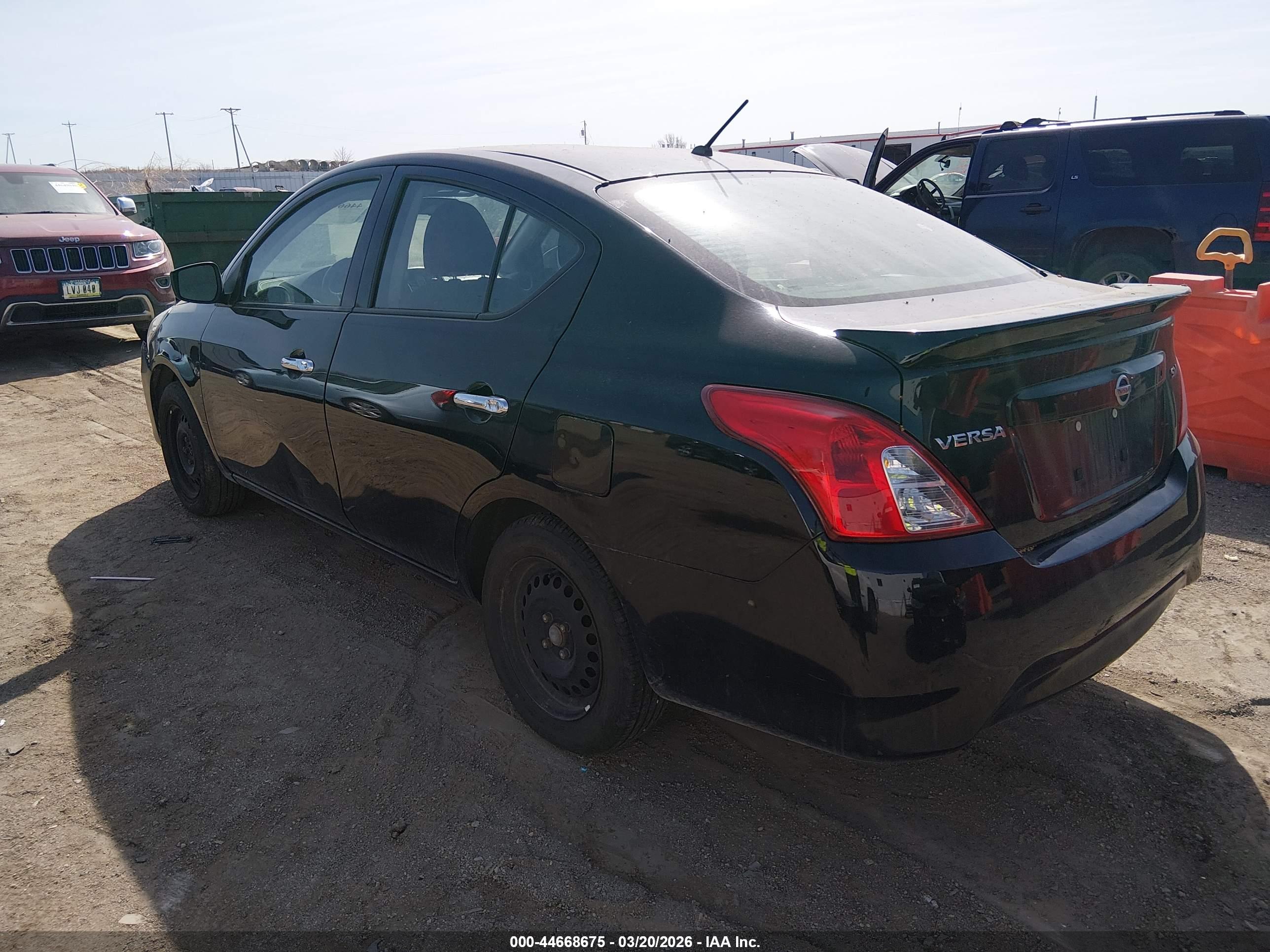 NISSAN VERSA image 3