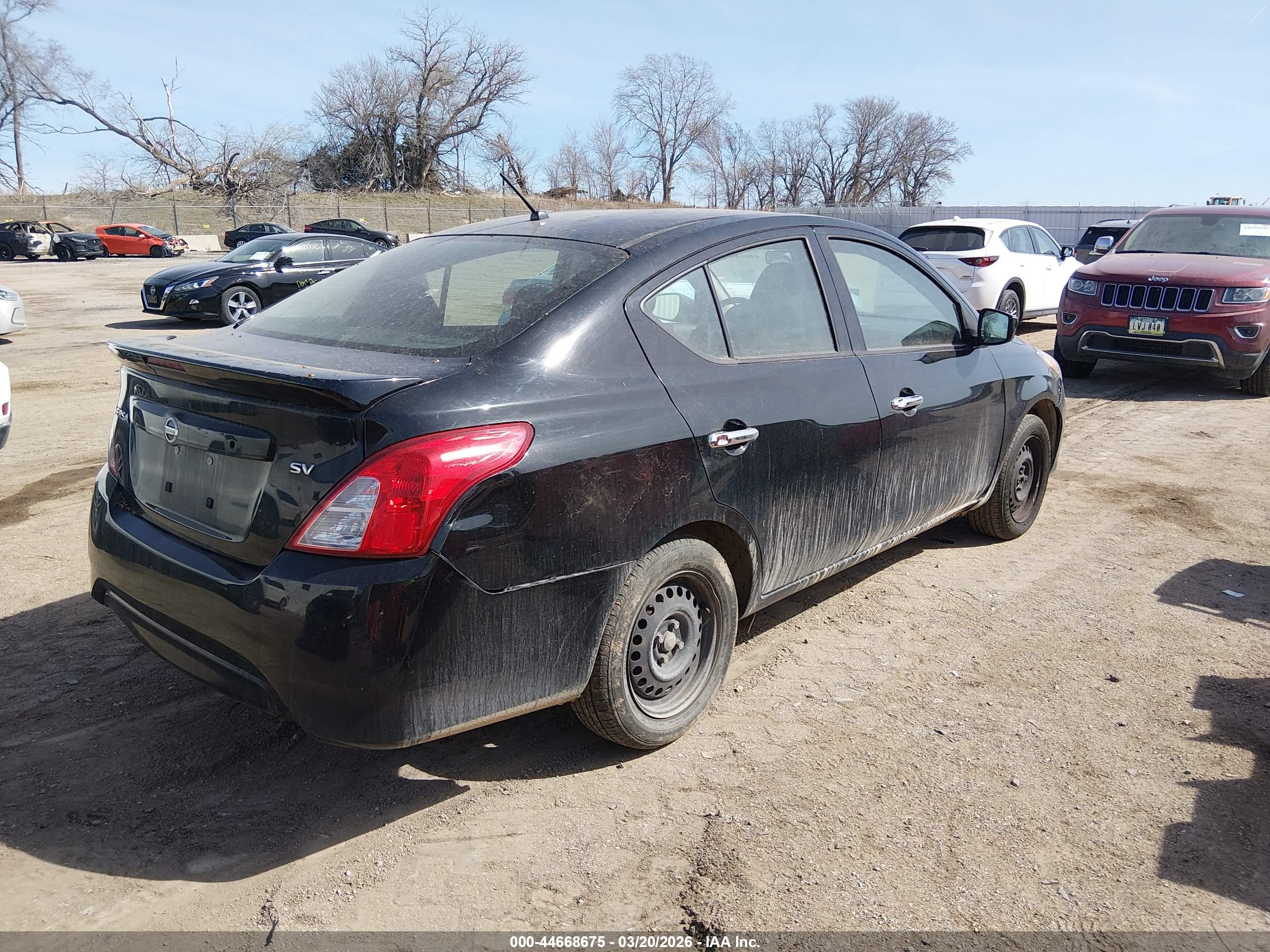 NISSAN VERSA image 4