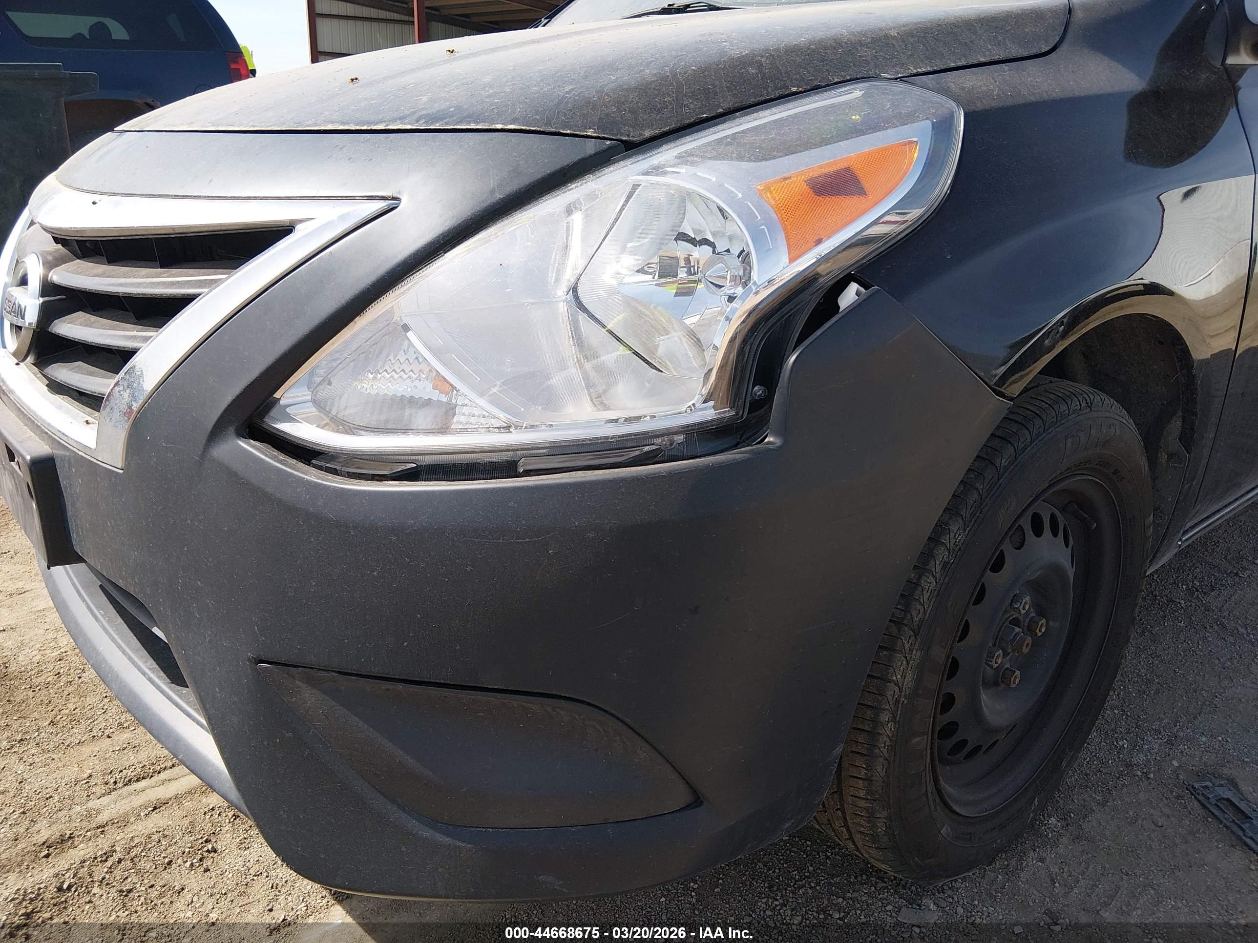 NISSAN VERSA image 6