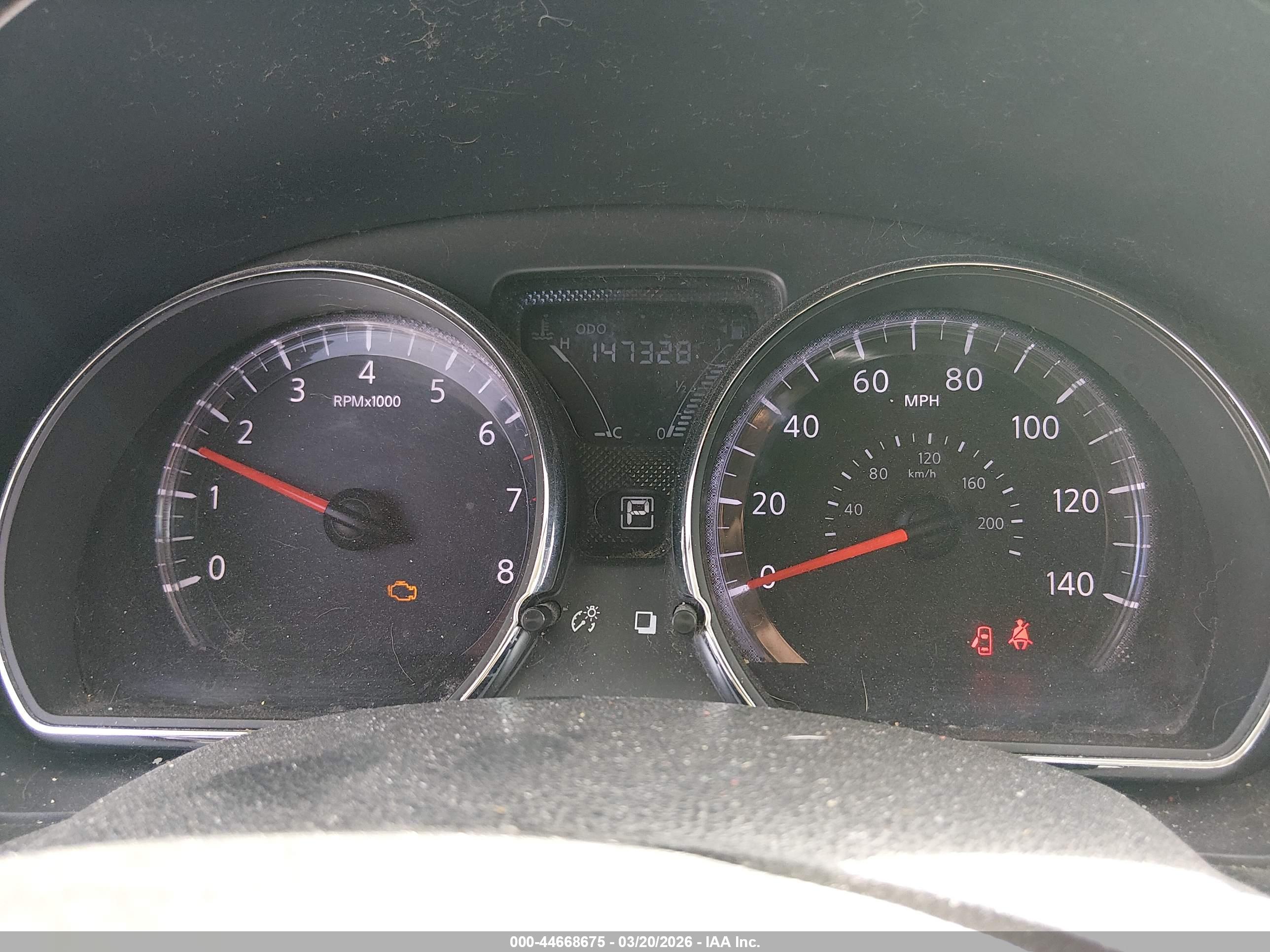 NISSAN VERSA image 7