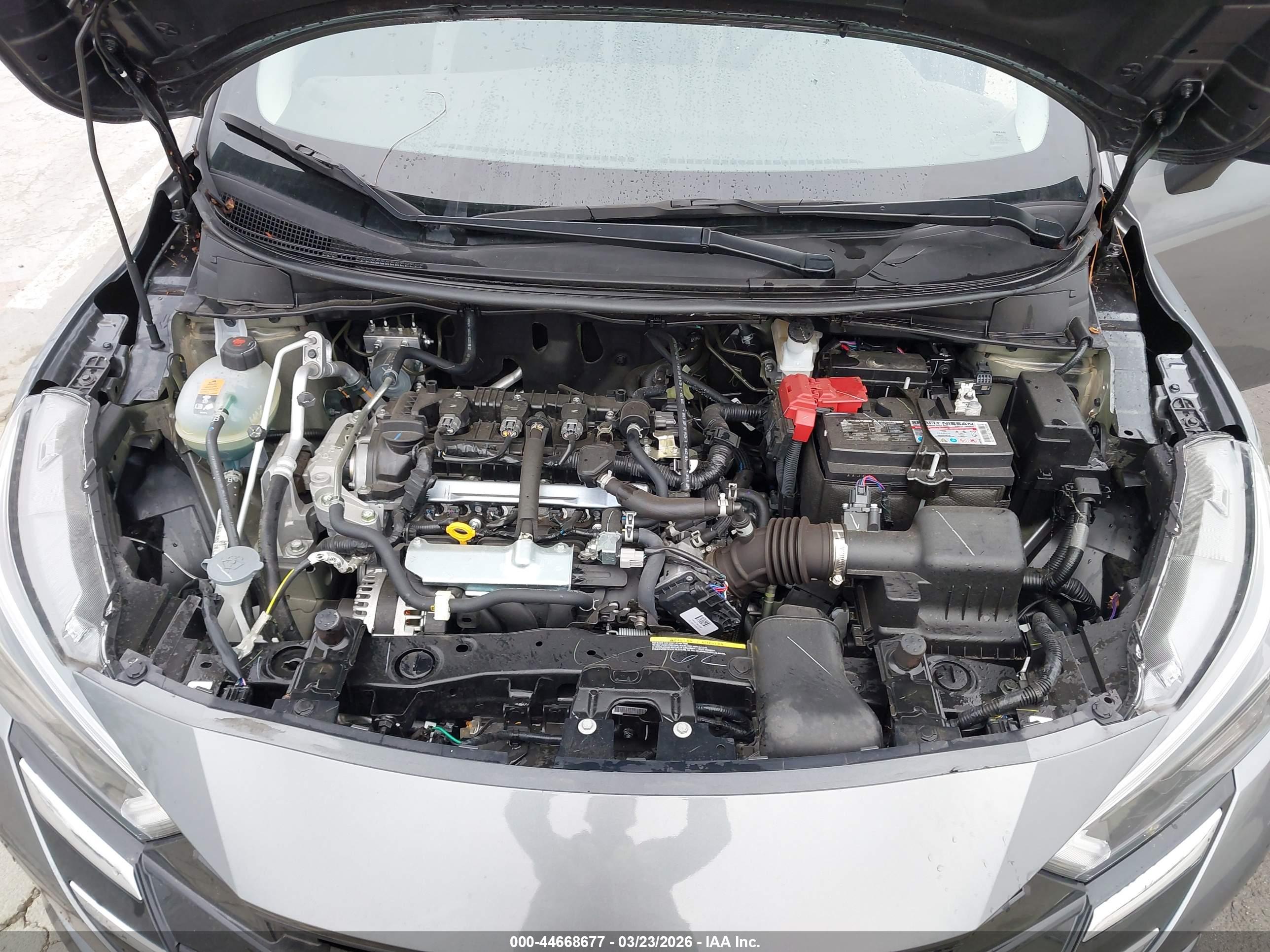 NISSAN VERSA image 10