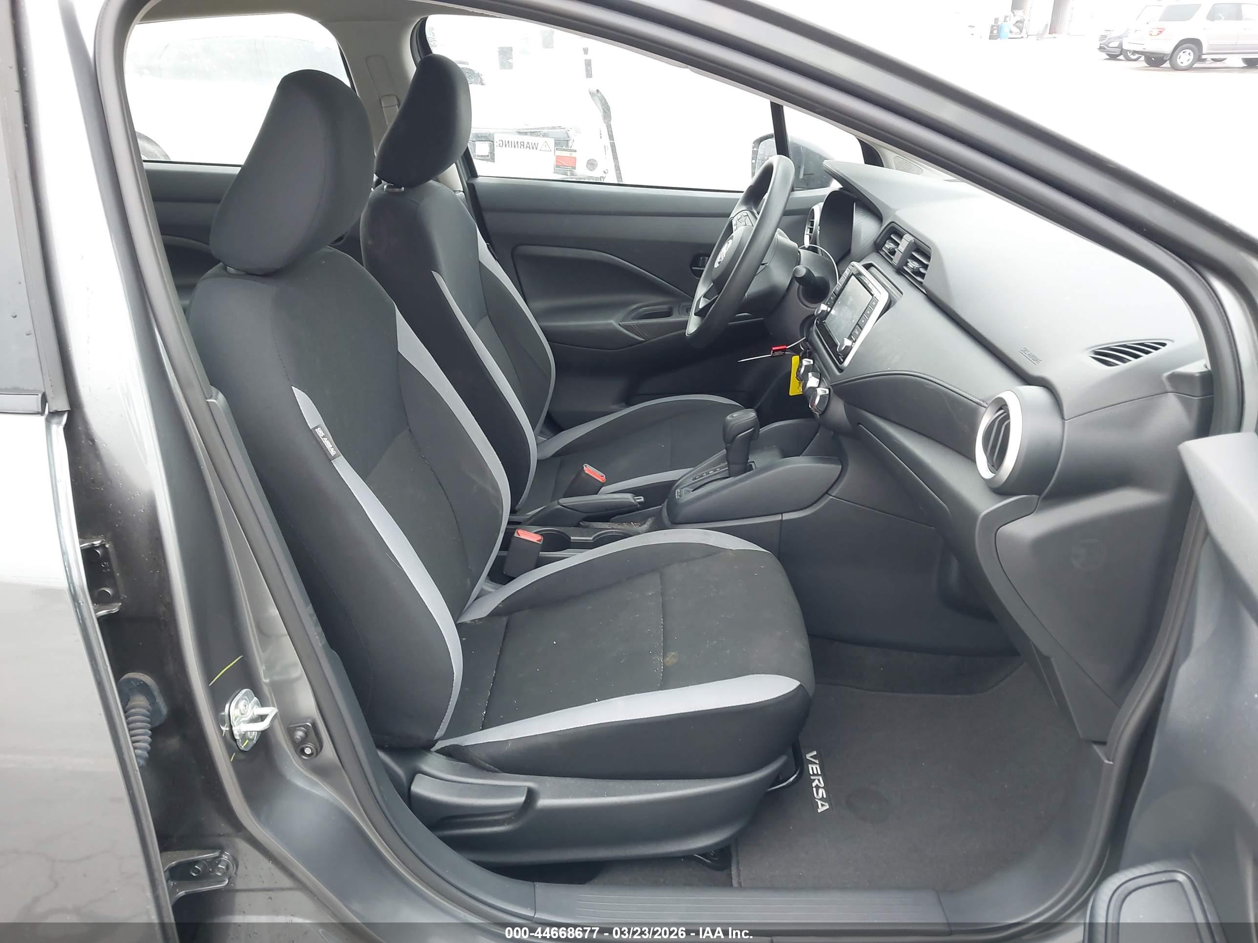 NISSAN VERSA image 5