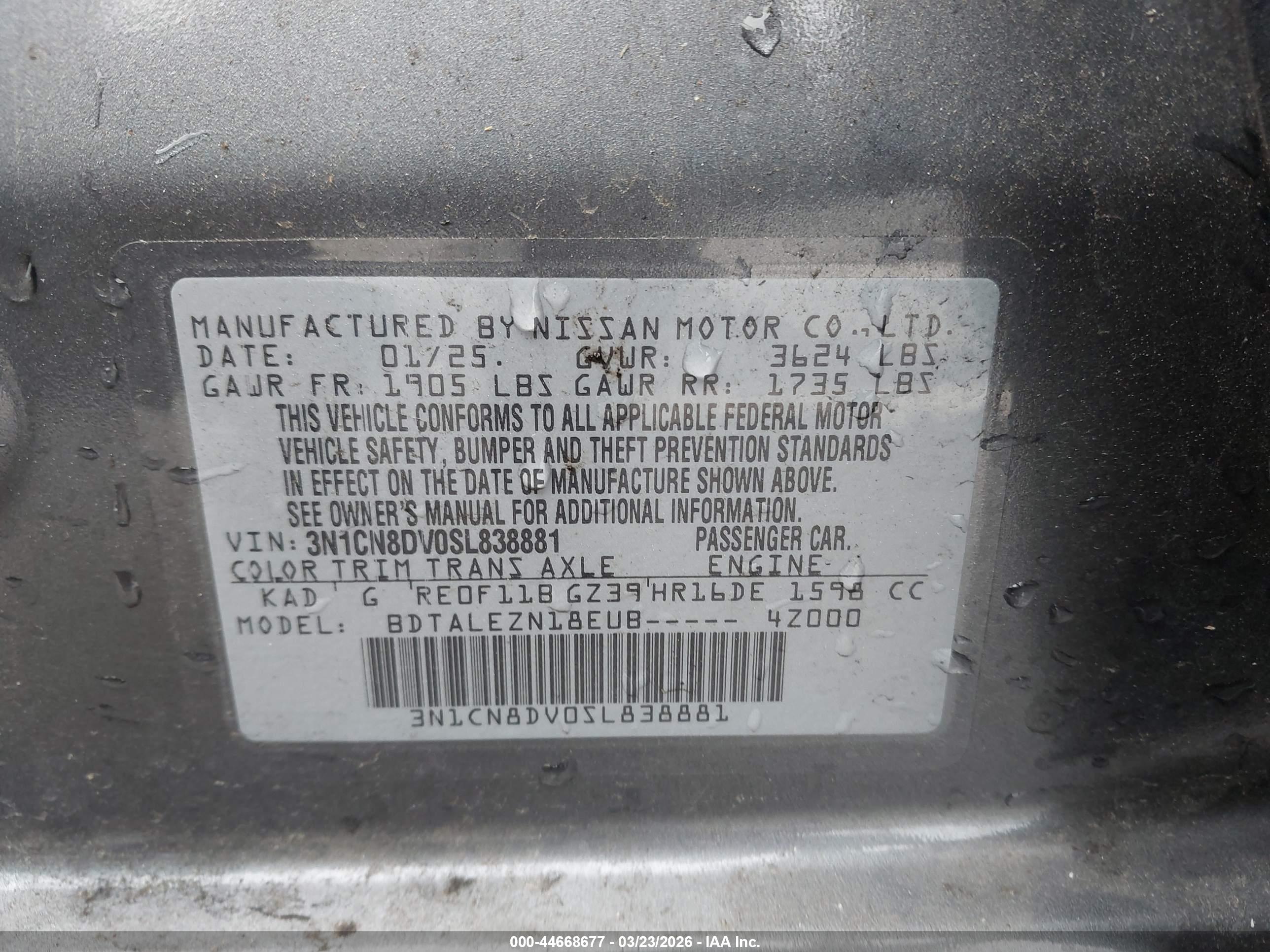 NISSAN VERSA image 9