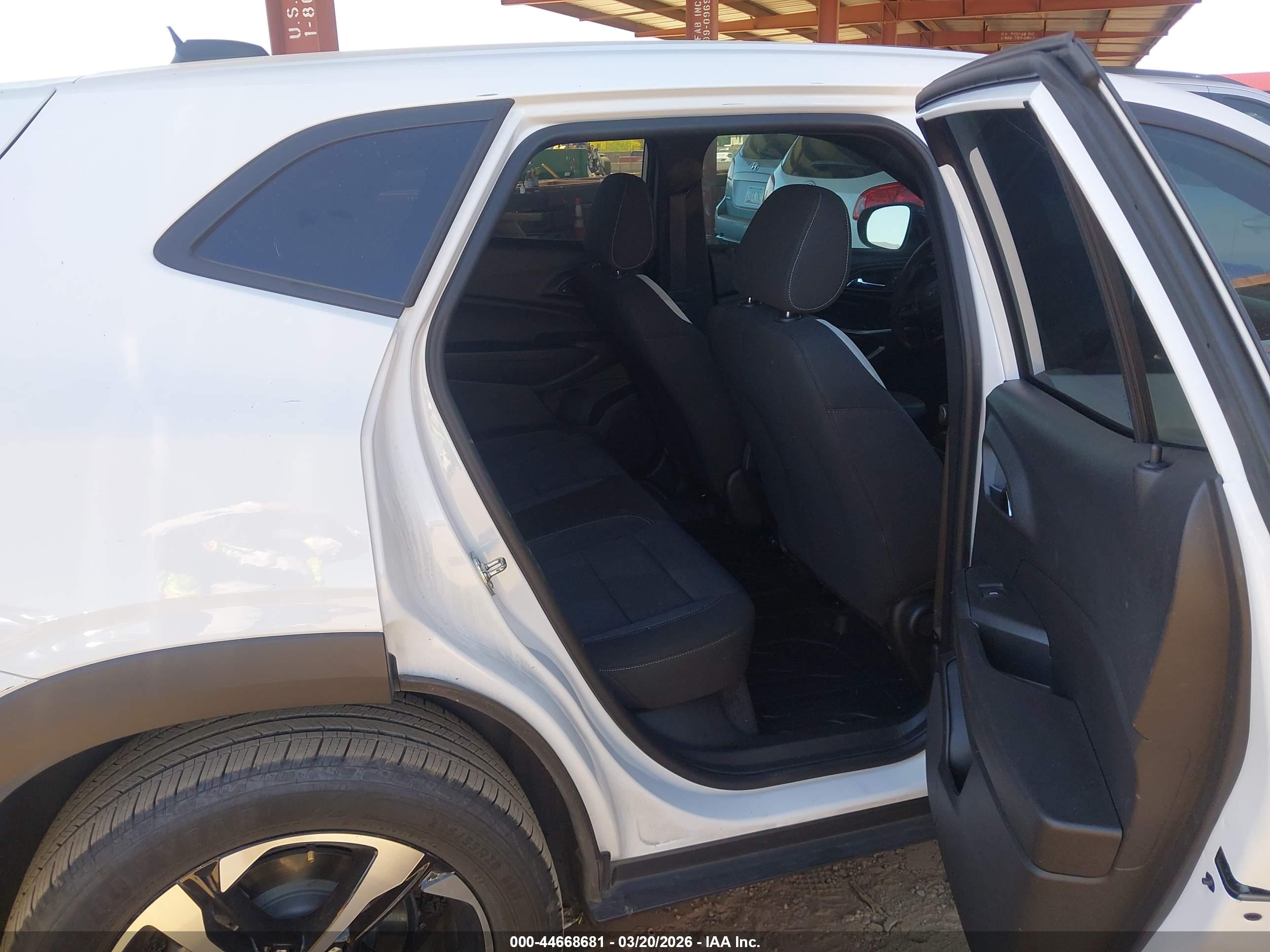 CHEVROLET TRAX image 8