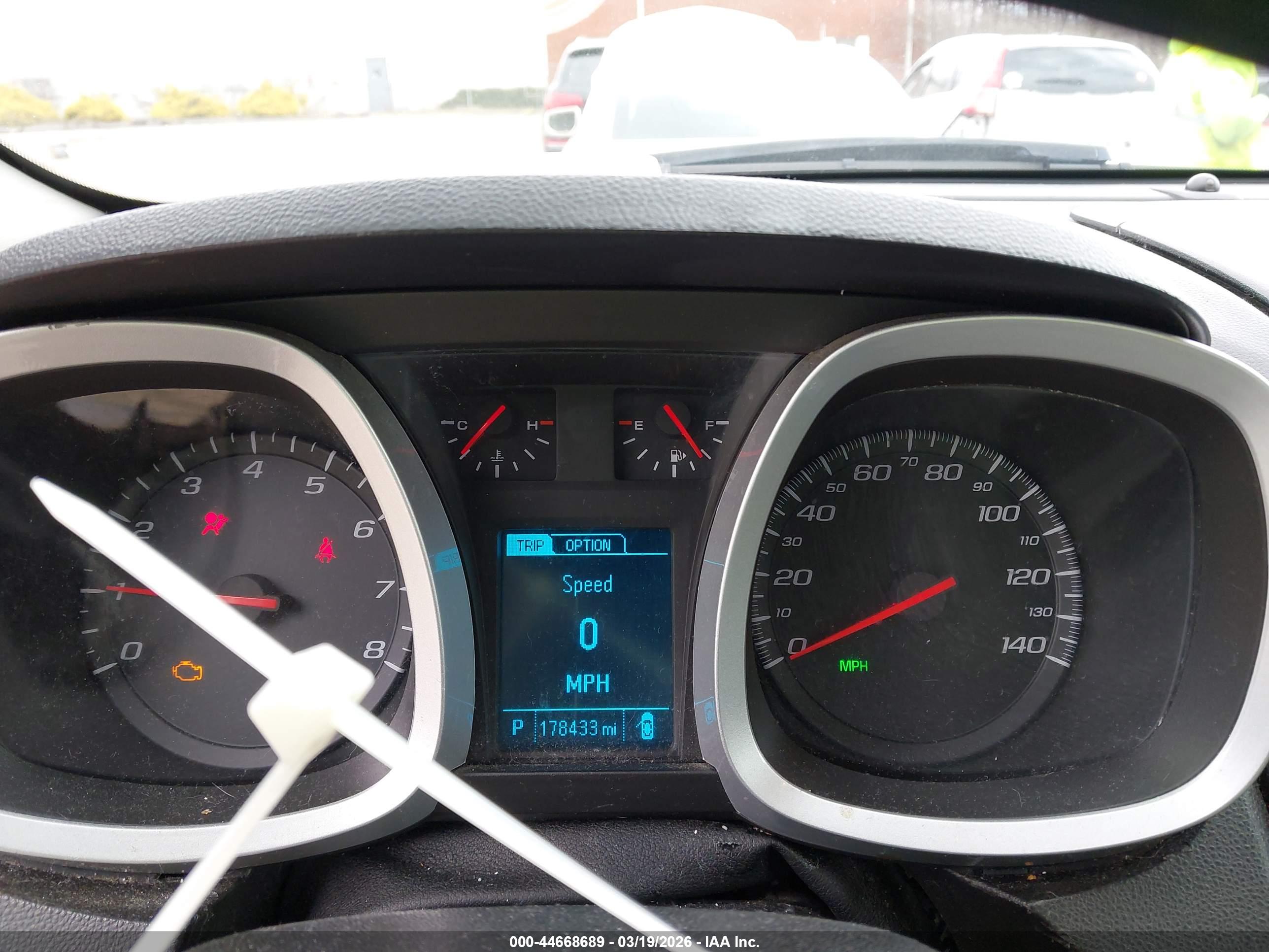 CHEVROLET EQUINOX image 7