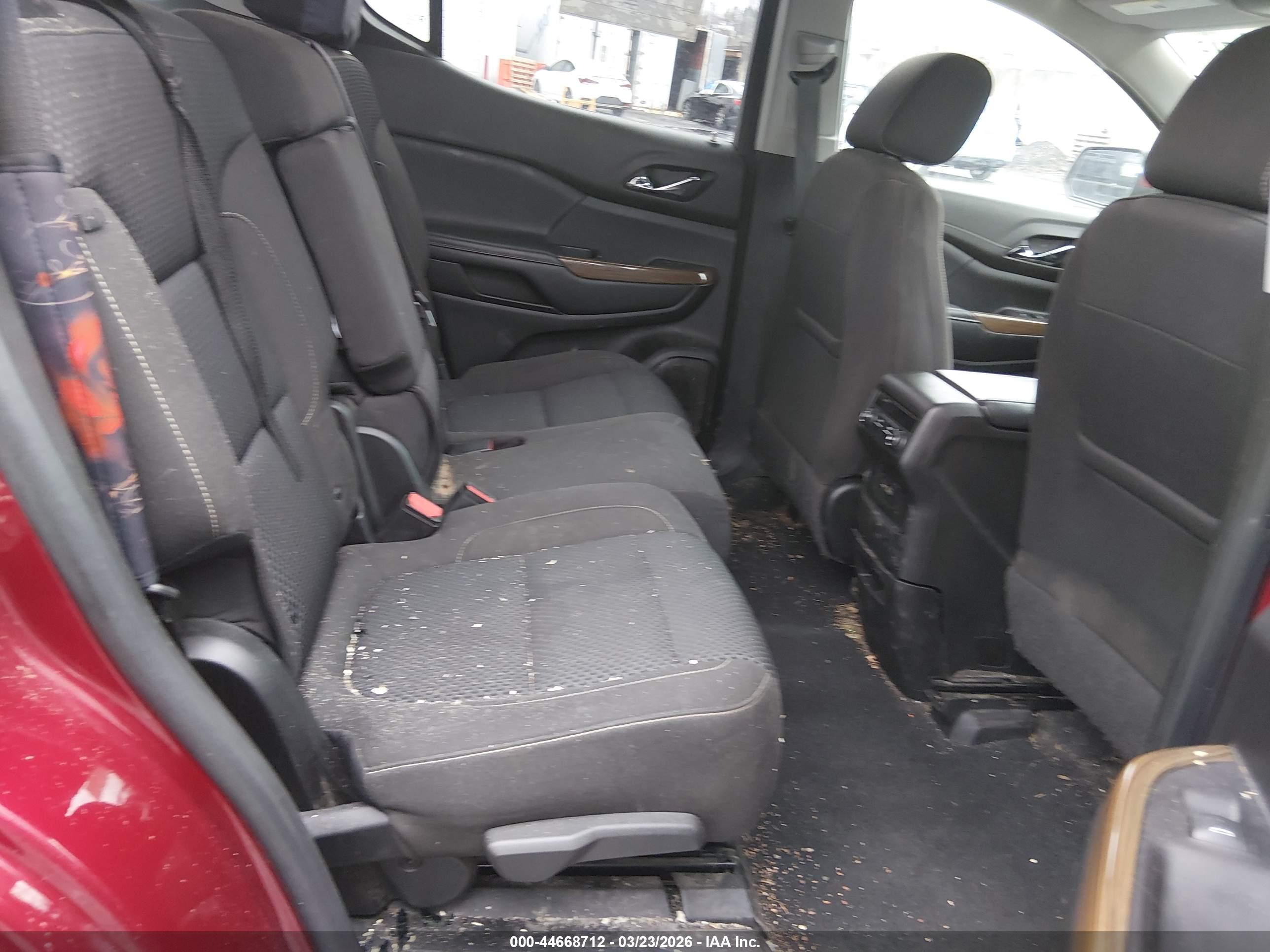 GMC ACADIA image 8