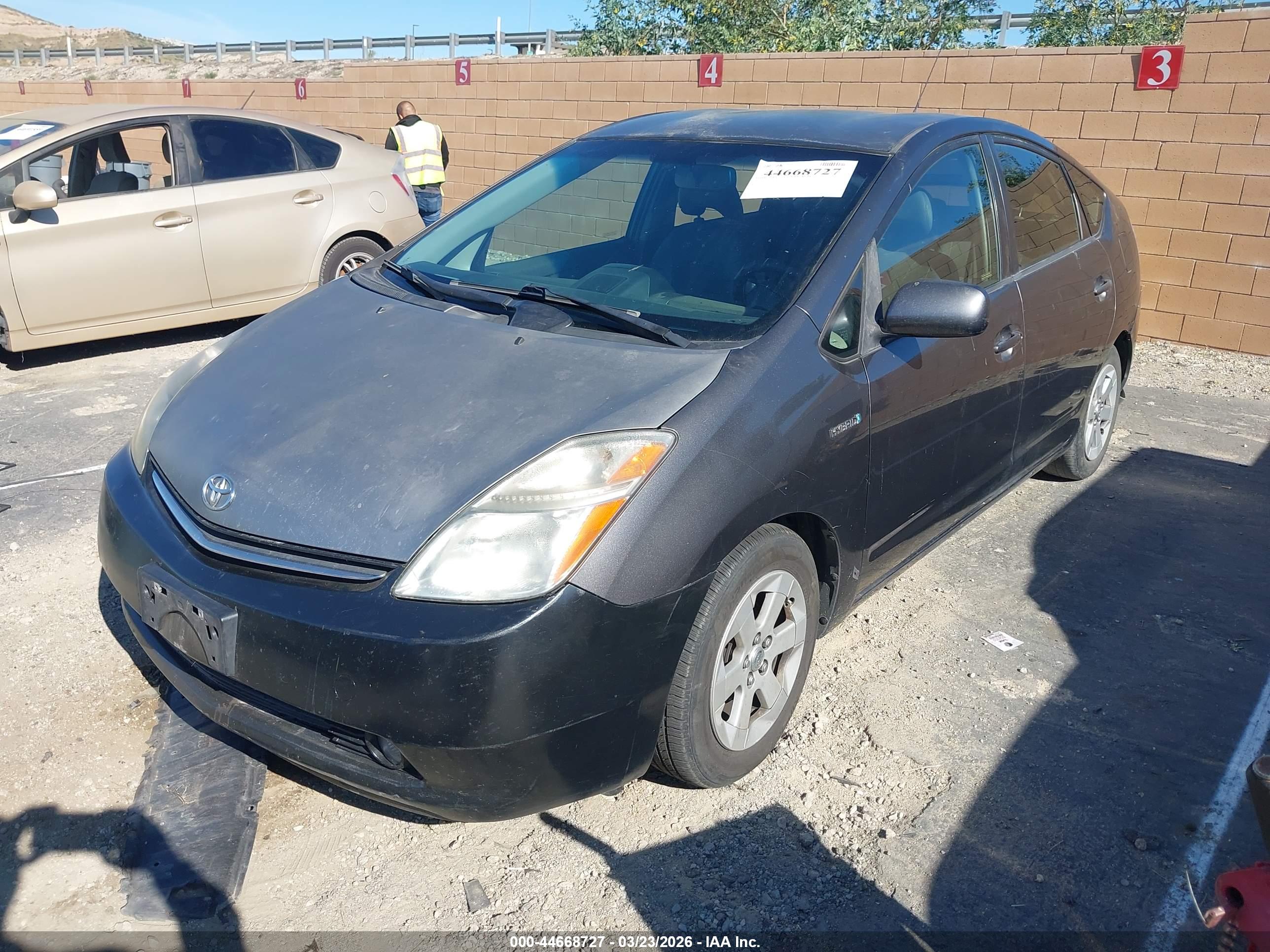 TOYOTA PRIUS image 2