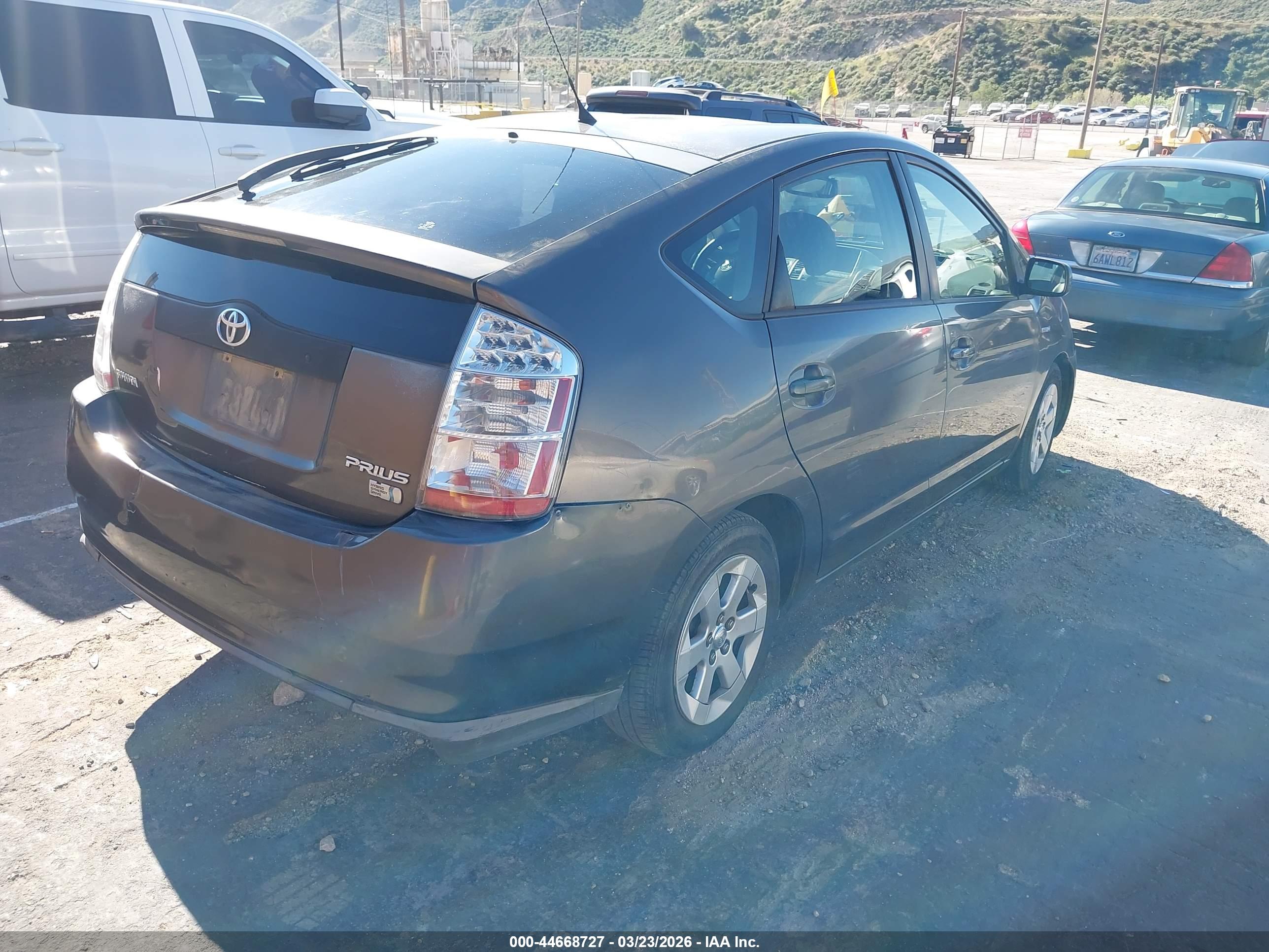 TOYOTA PRIUS image 4