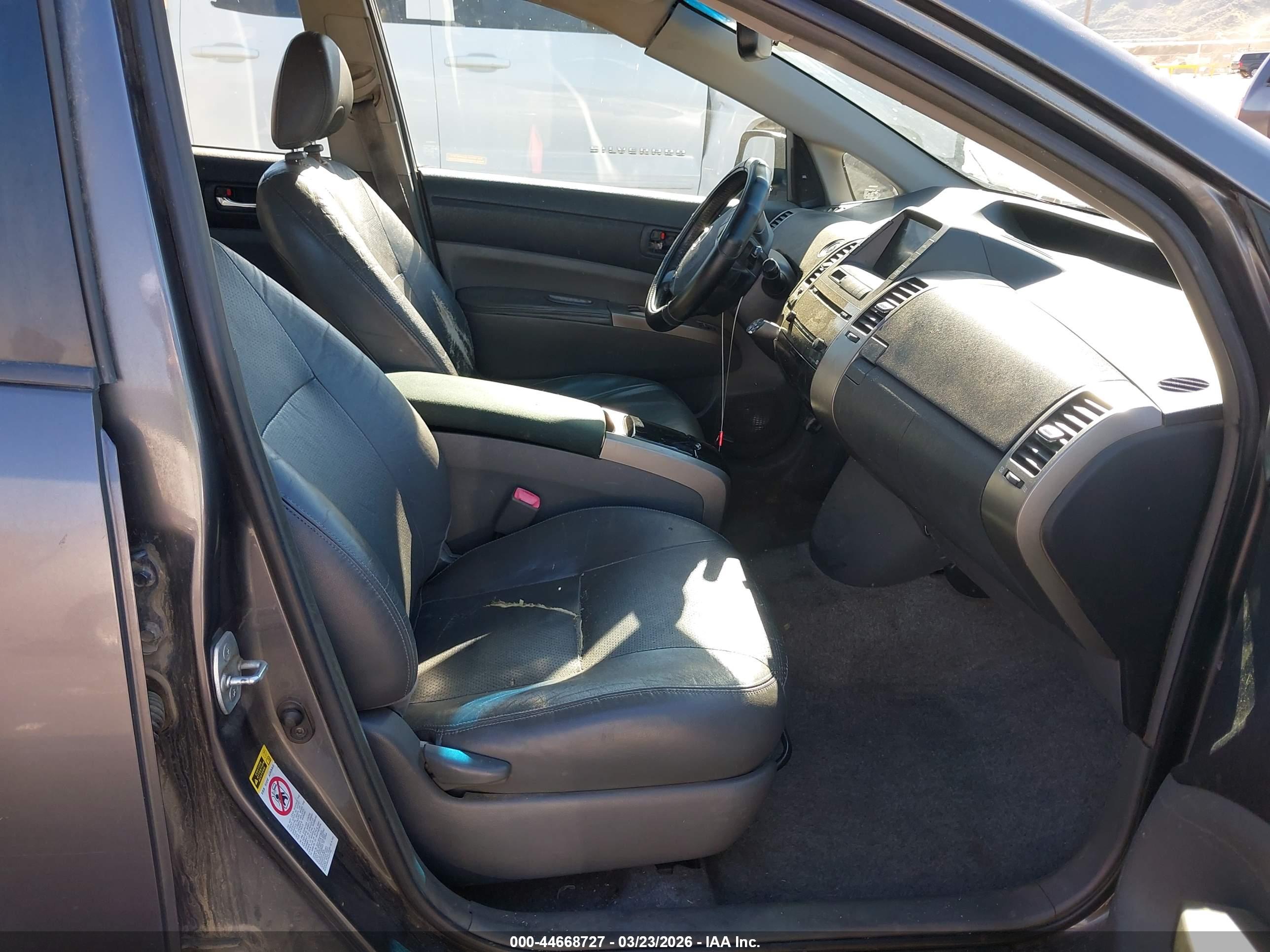 TOYOTA PRIUS image 5
