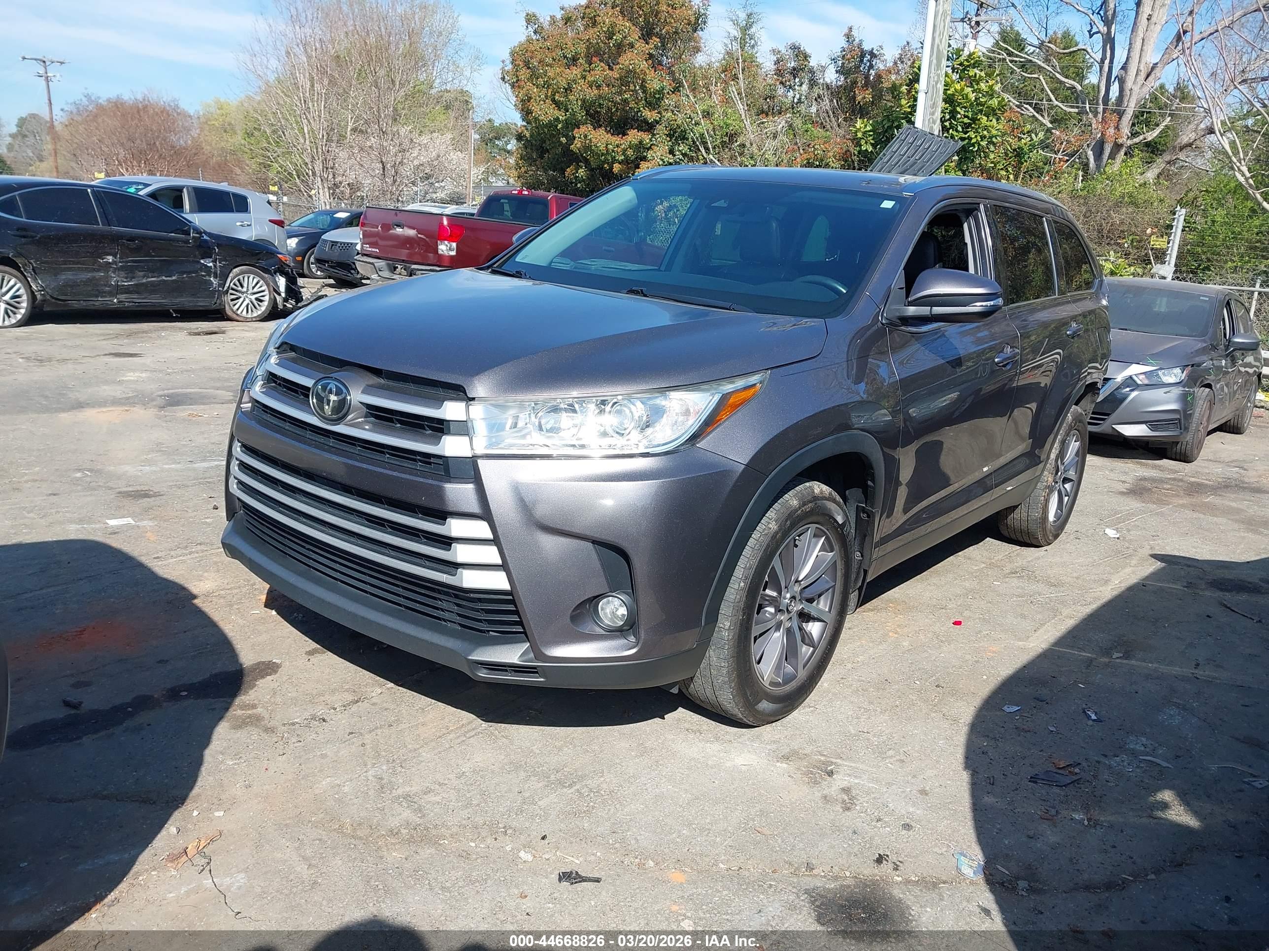 TOYOTA HIGHLANDER image 2
