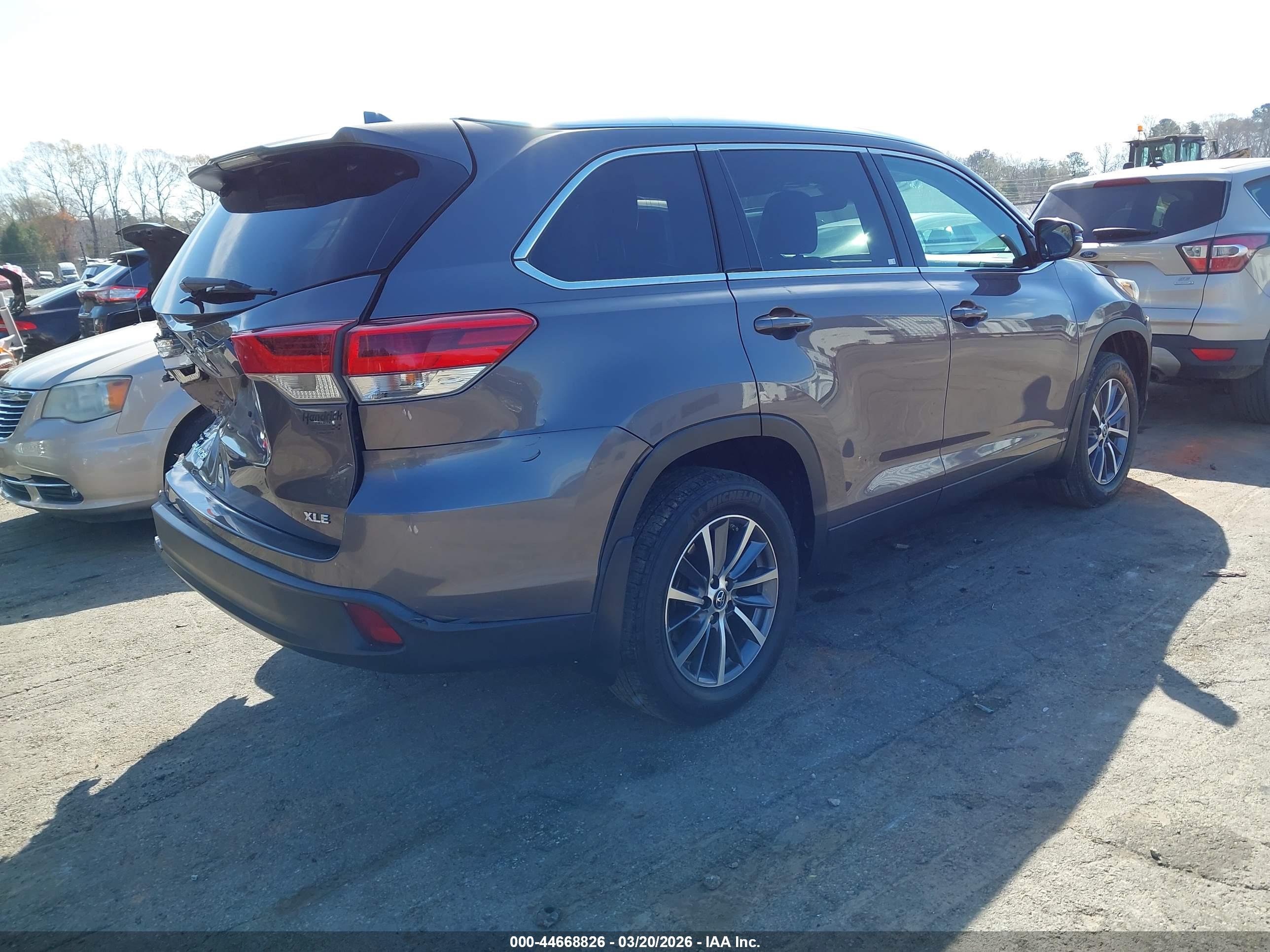 TOYOTA HIGHLANDER image 4