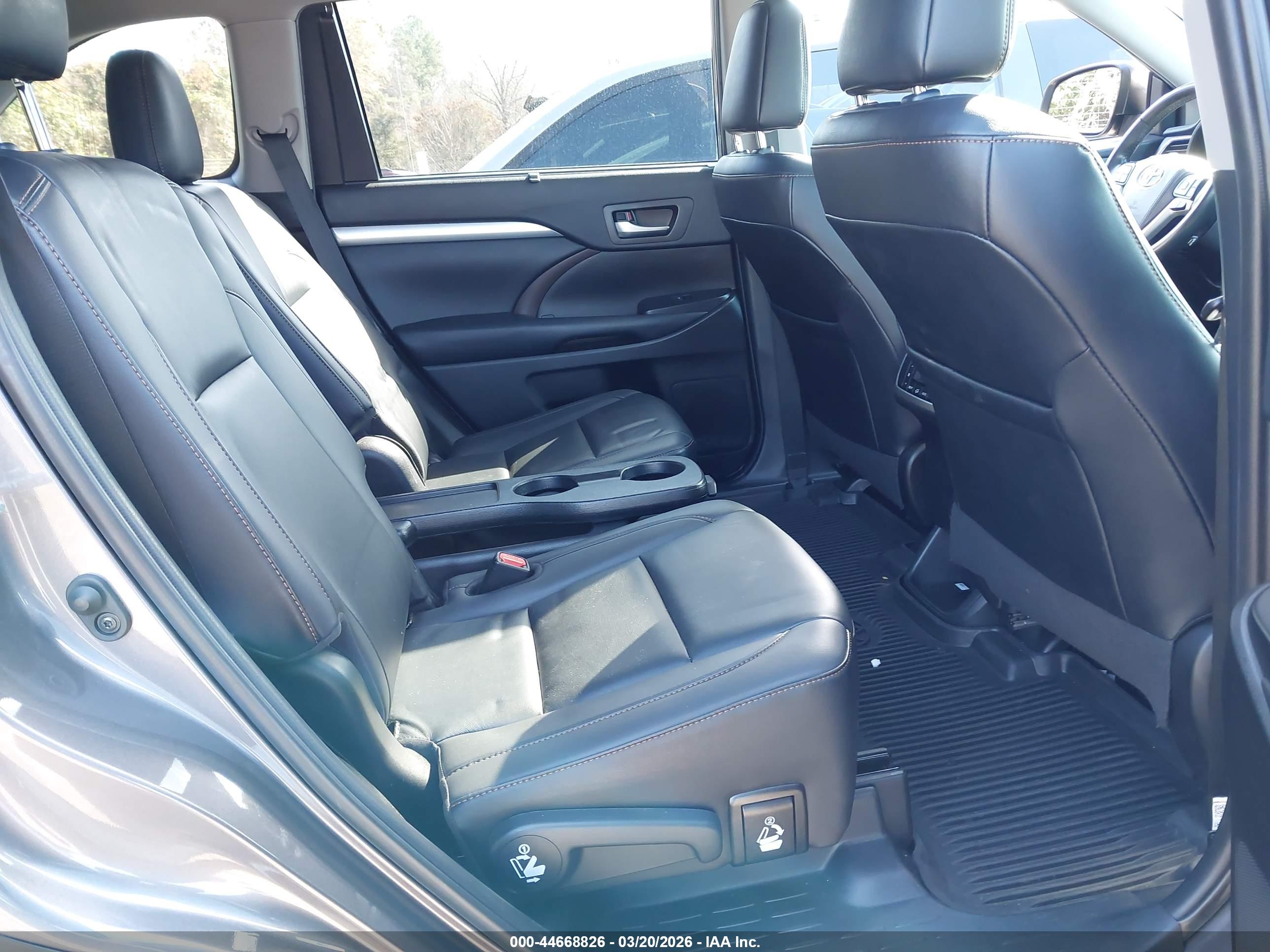 TOYOTA HIGHLANDER image 8