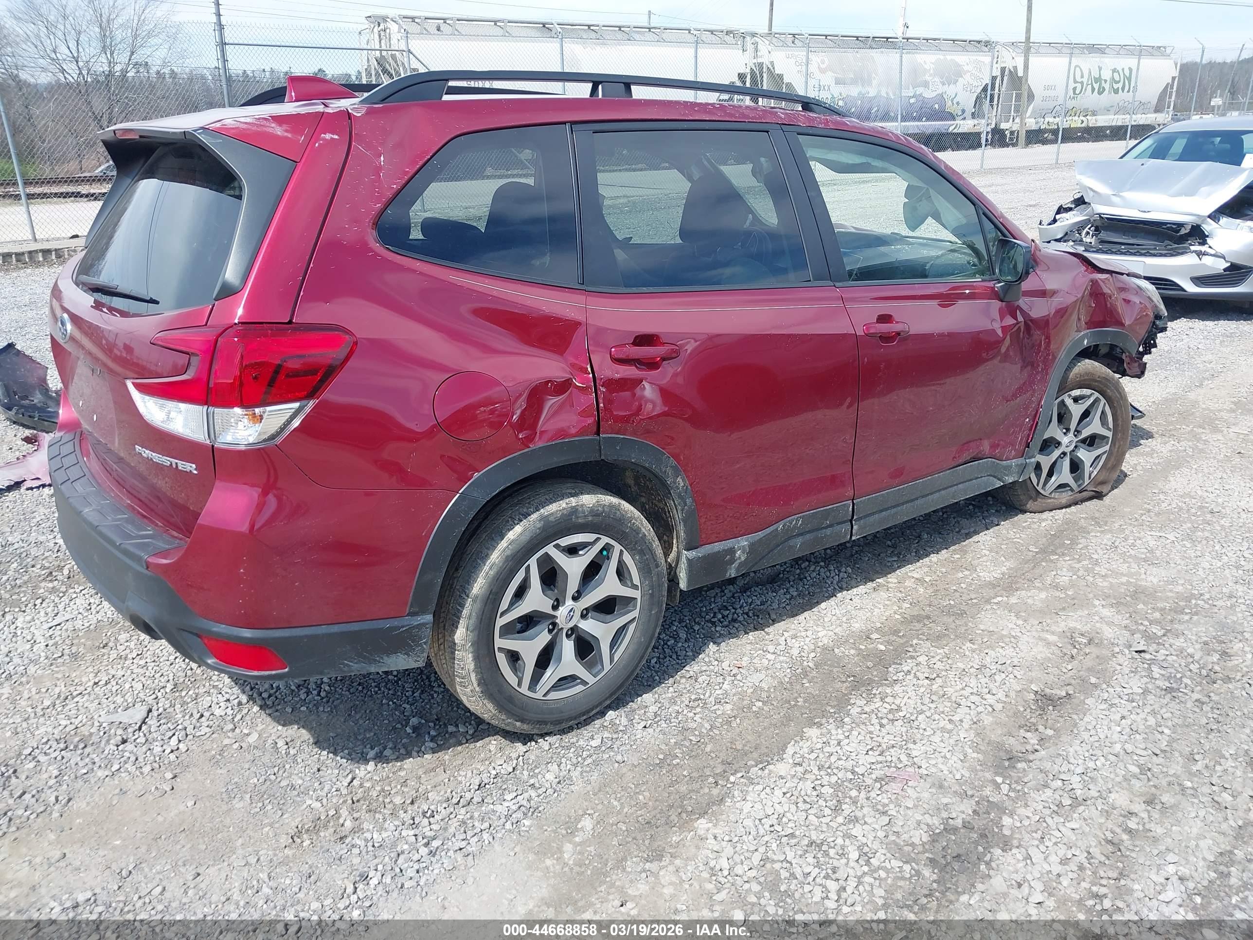 SUBARU FORESTER image 4