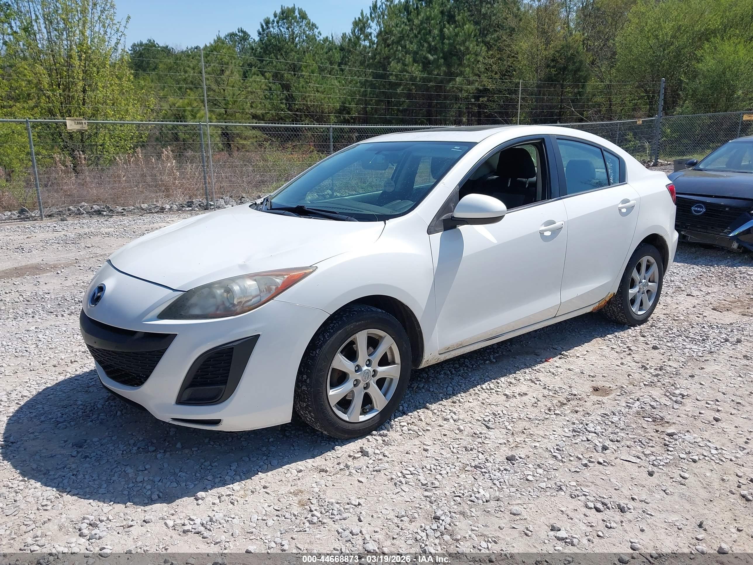 MAZDA MAZDA3 image 2