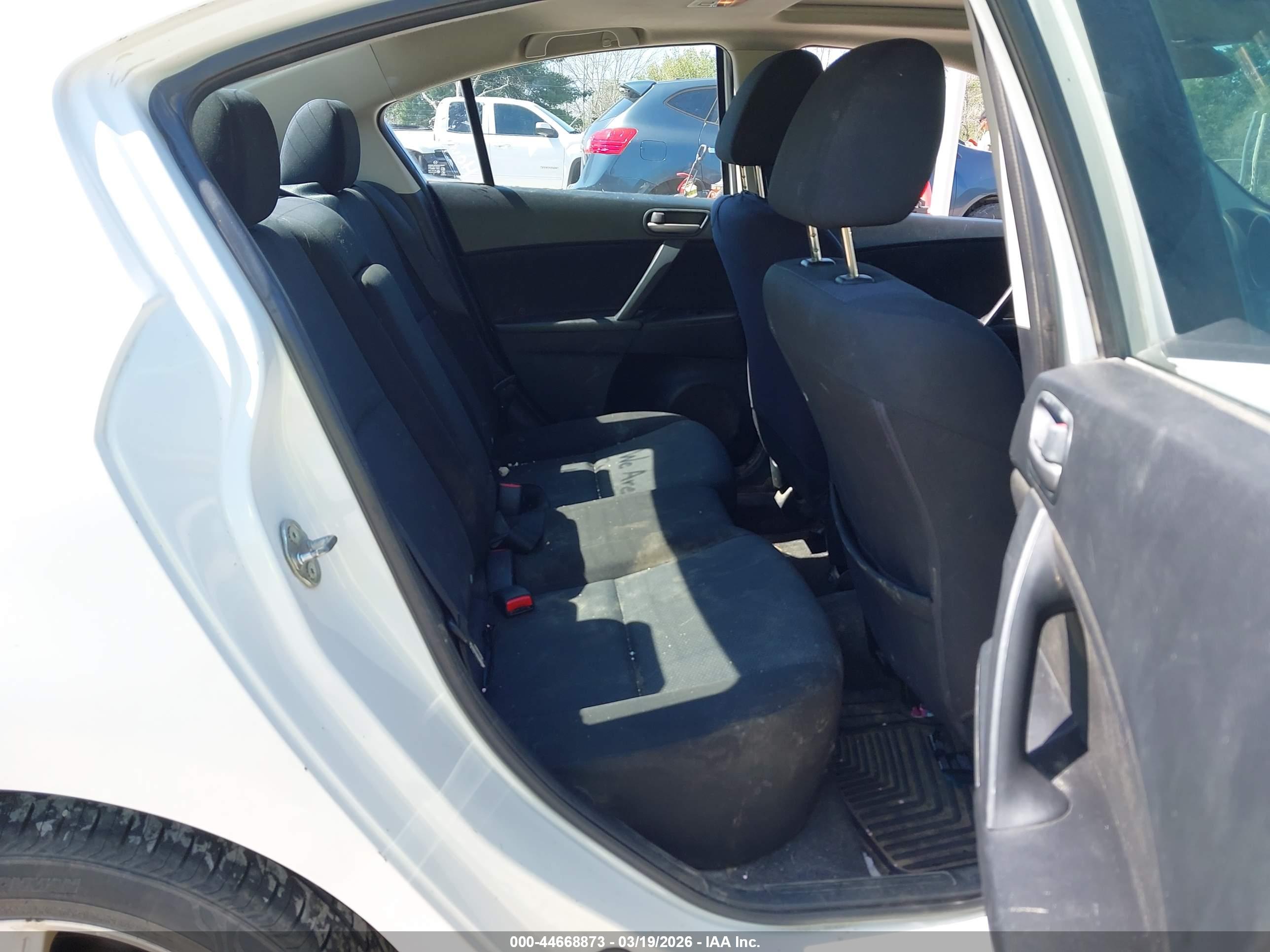 MAZDA MAZDA3 image 8