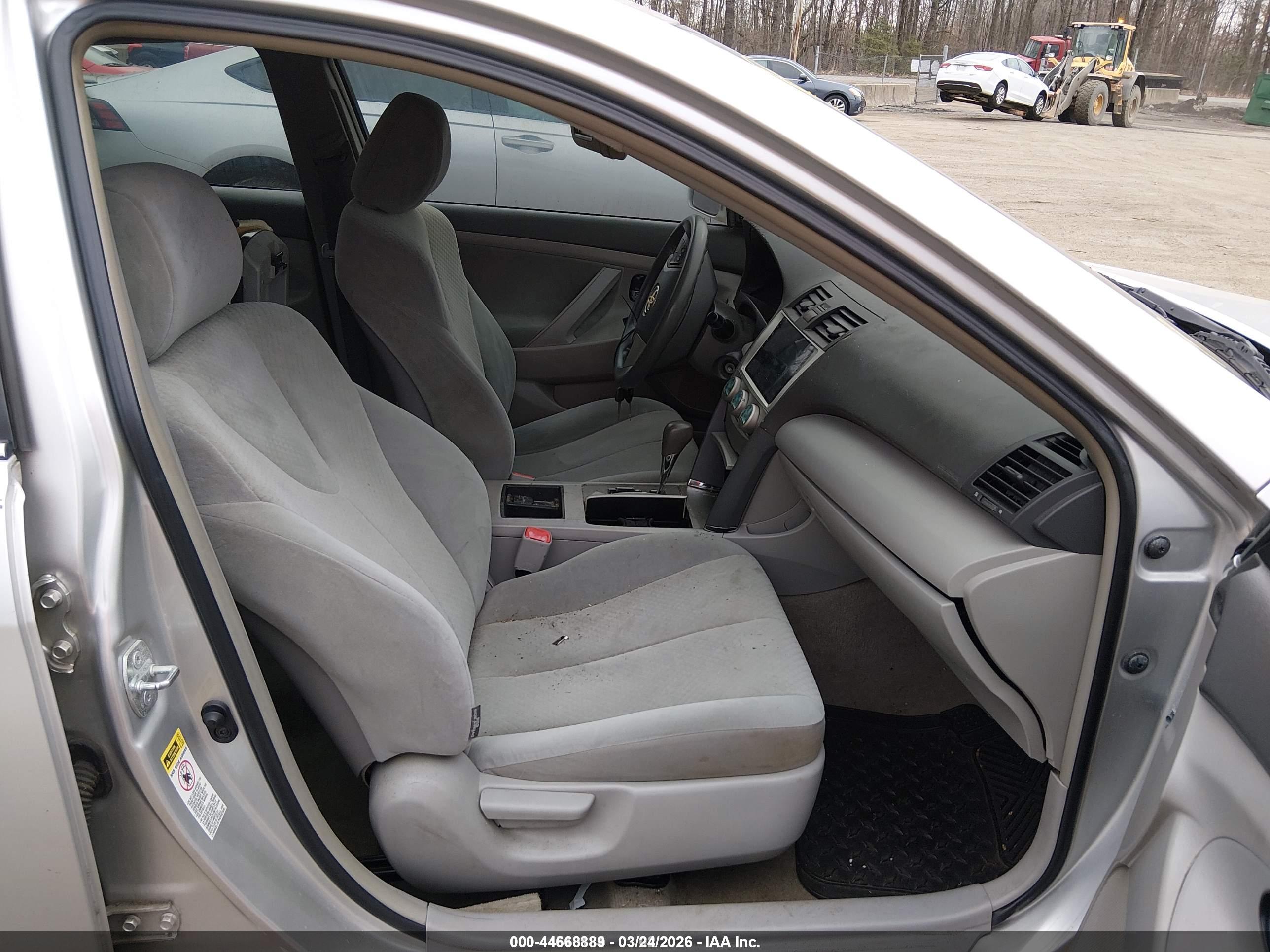 TOYOTA CAMRY image 5