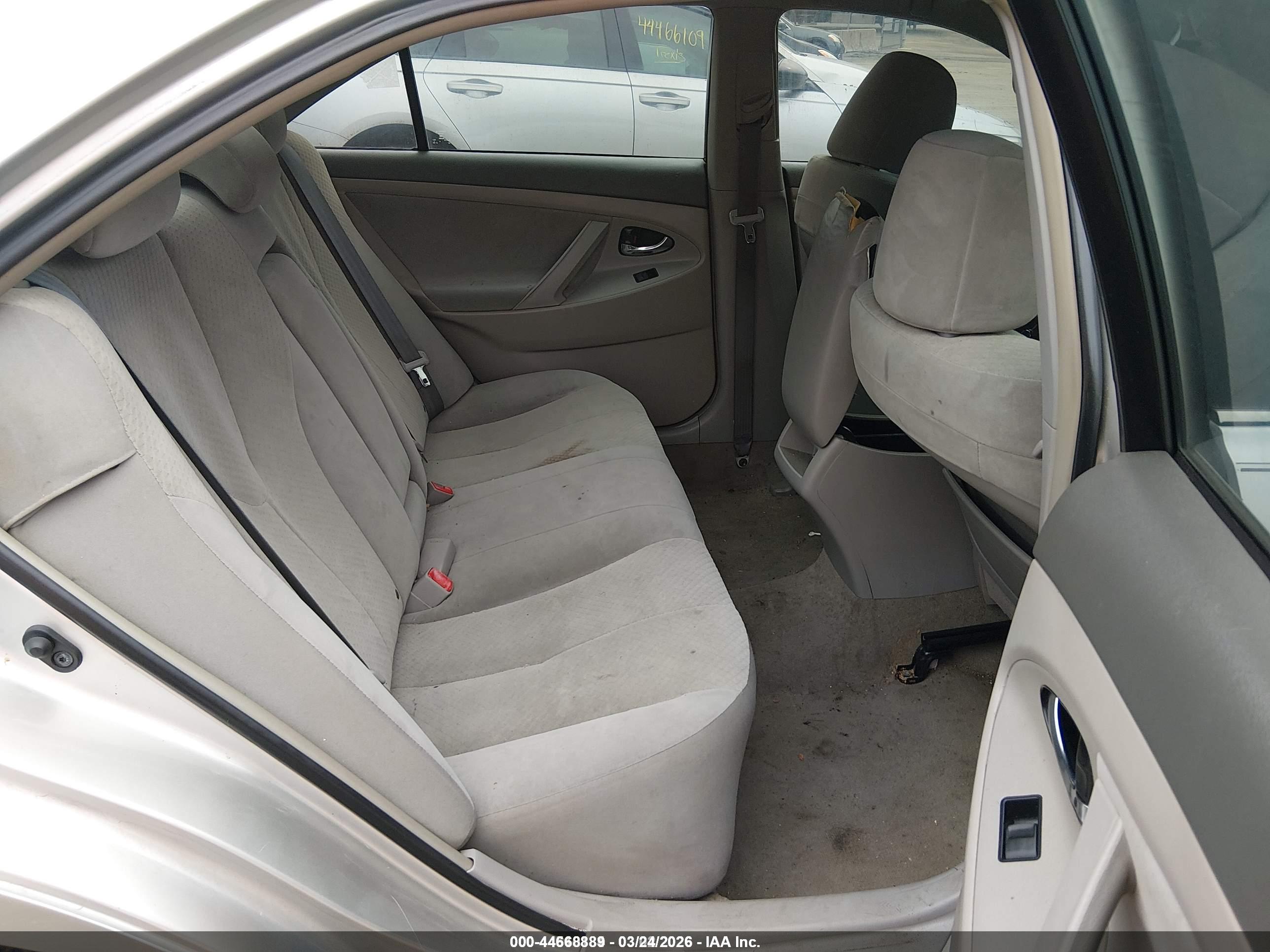 TOYOTA CAMRY image 8
