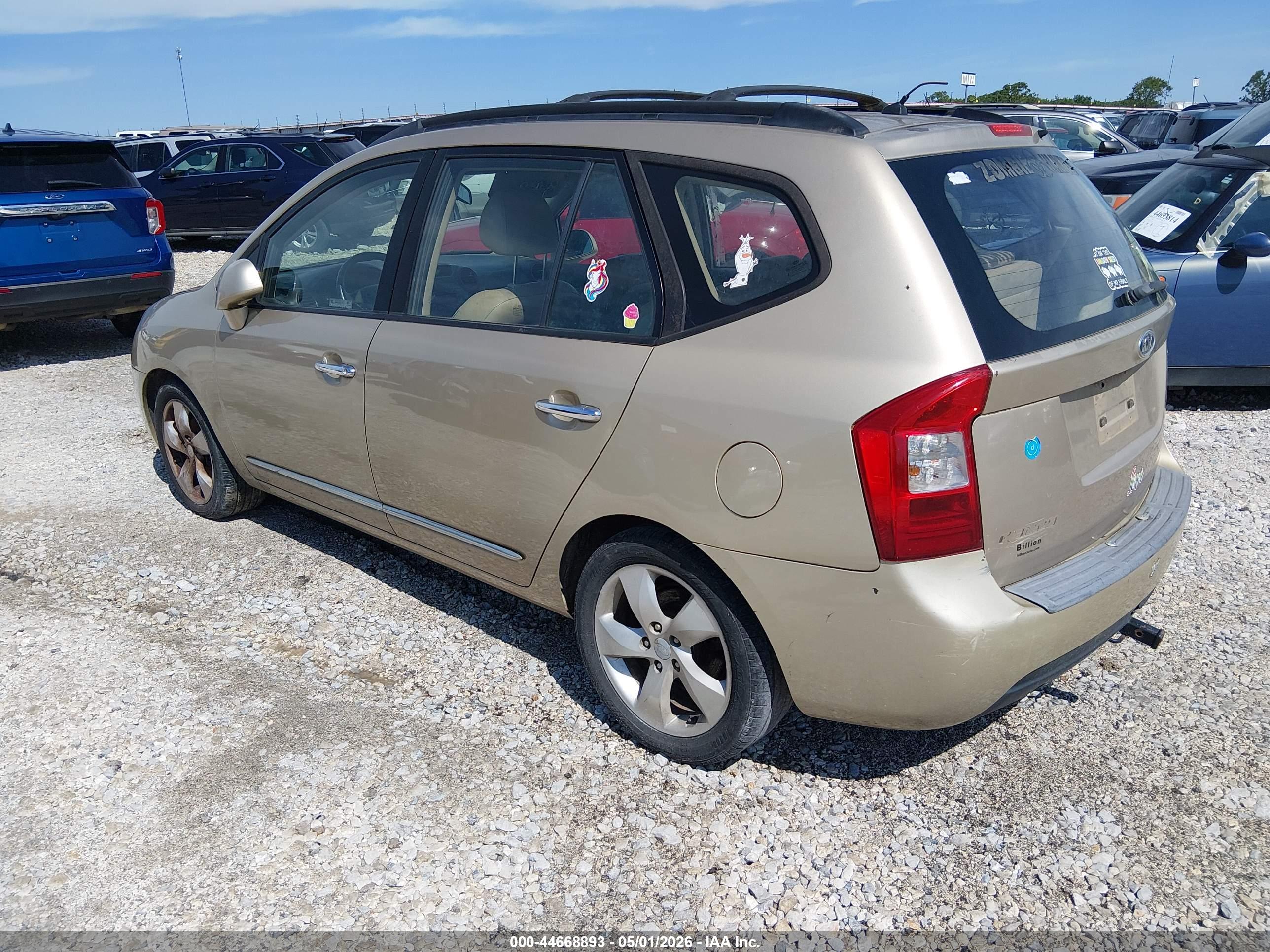 KIA RONDO image 3