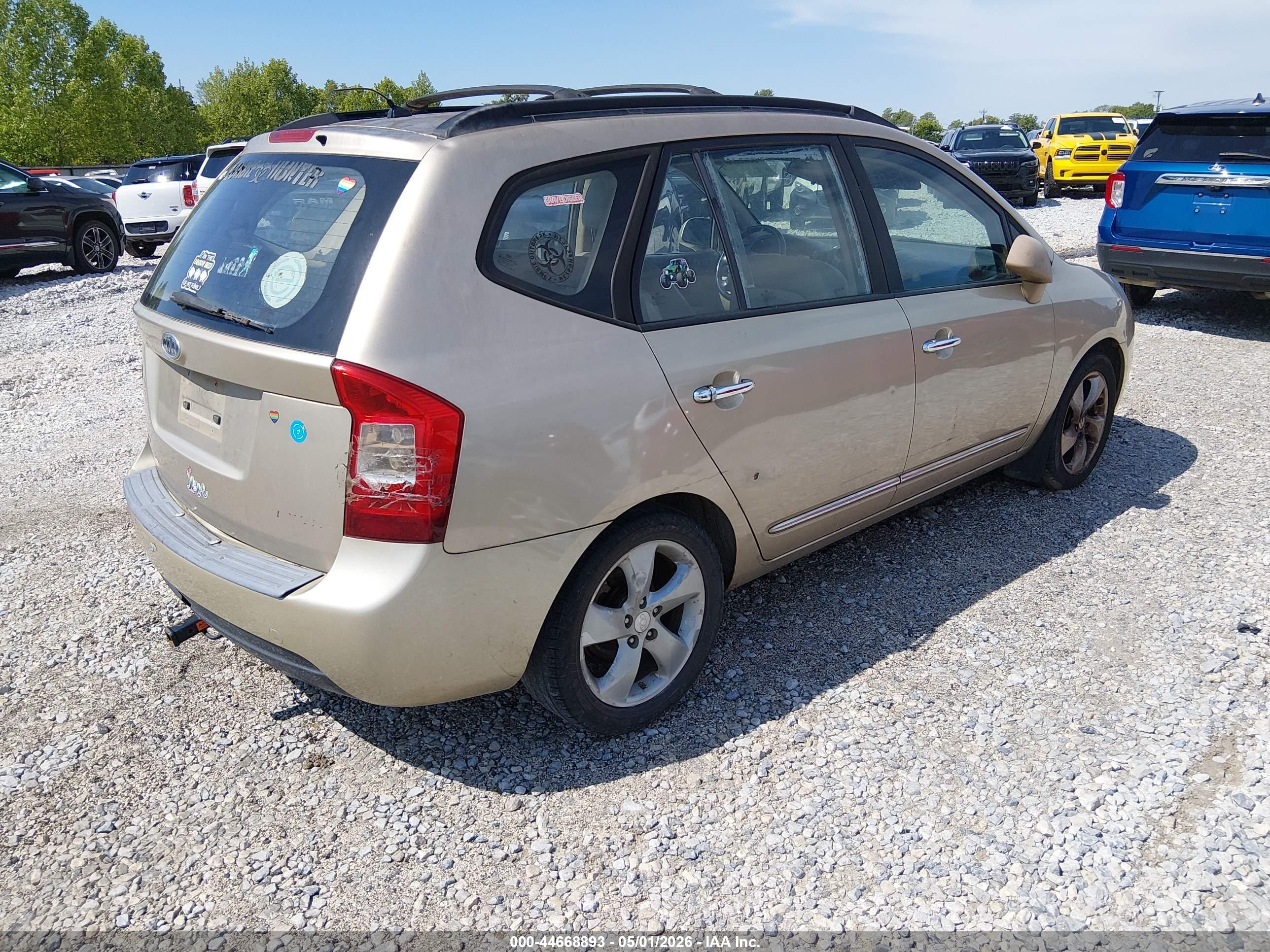 KIA RONDO image 4