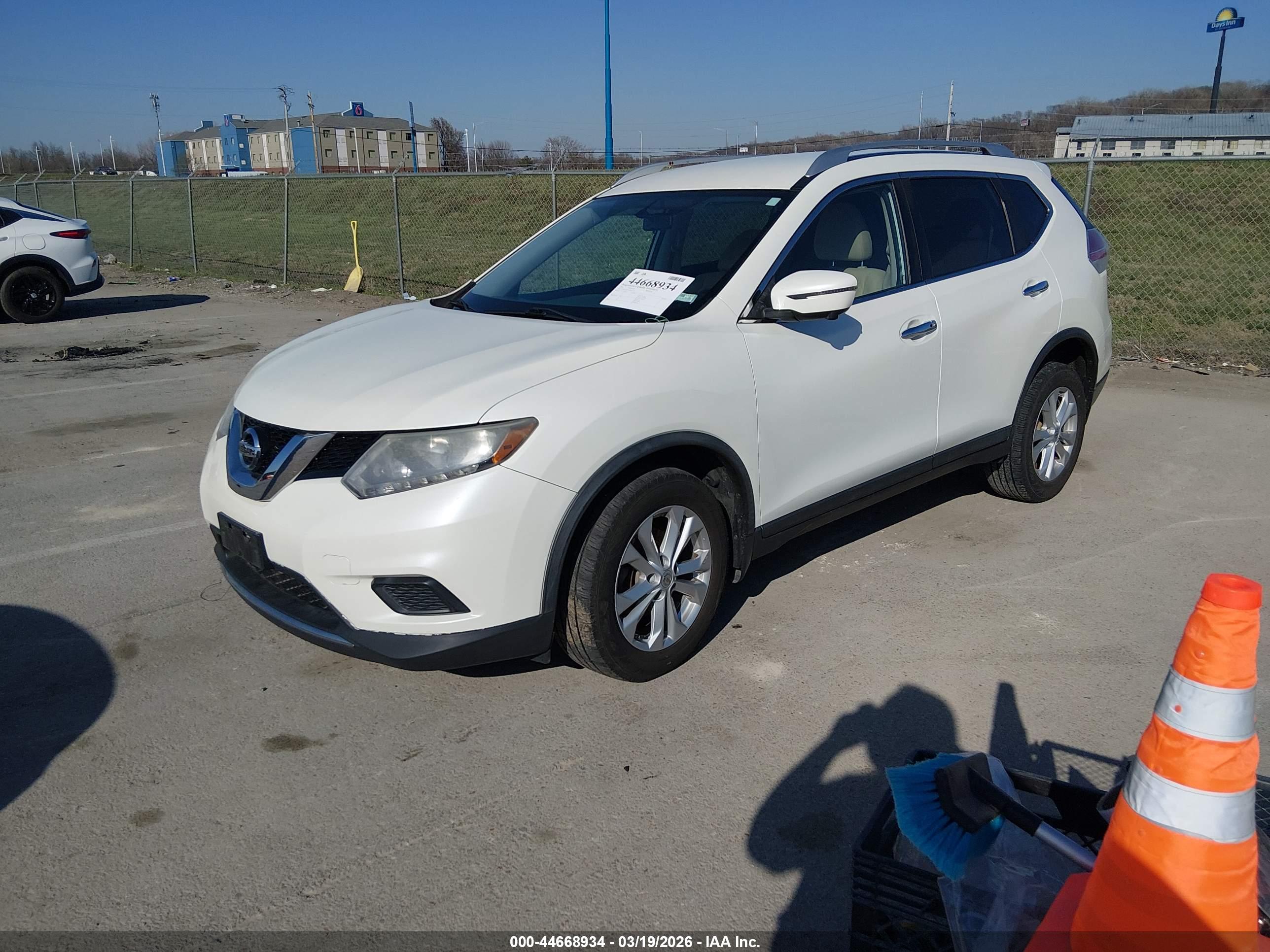 NISSAN ROGUE image 2