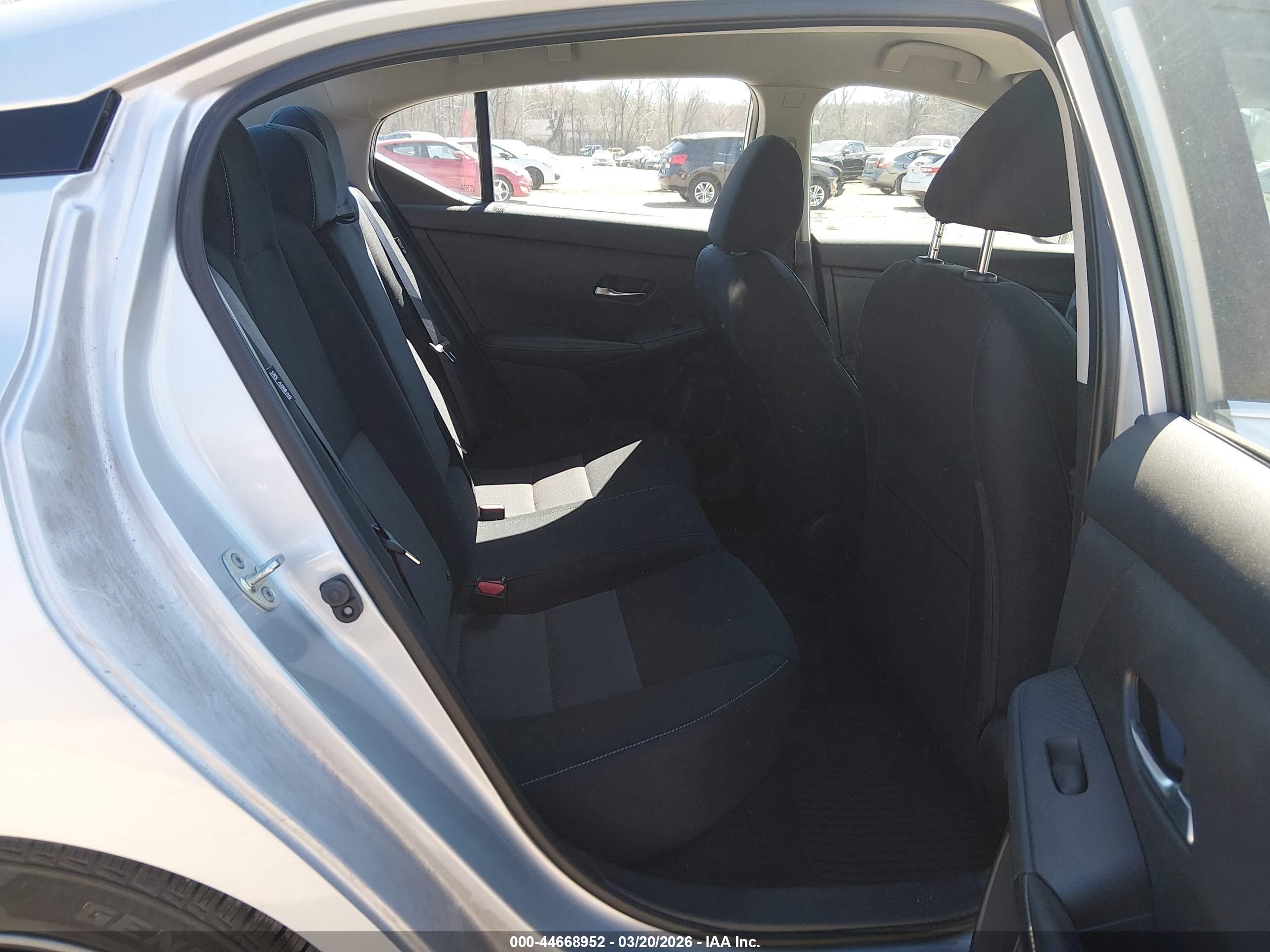 NISSAN SENTRA image 8