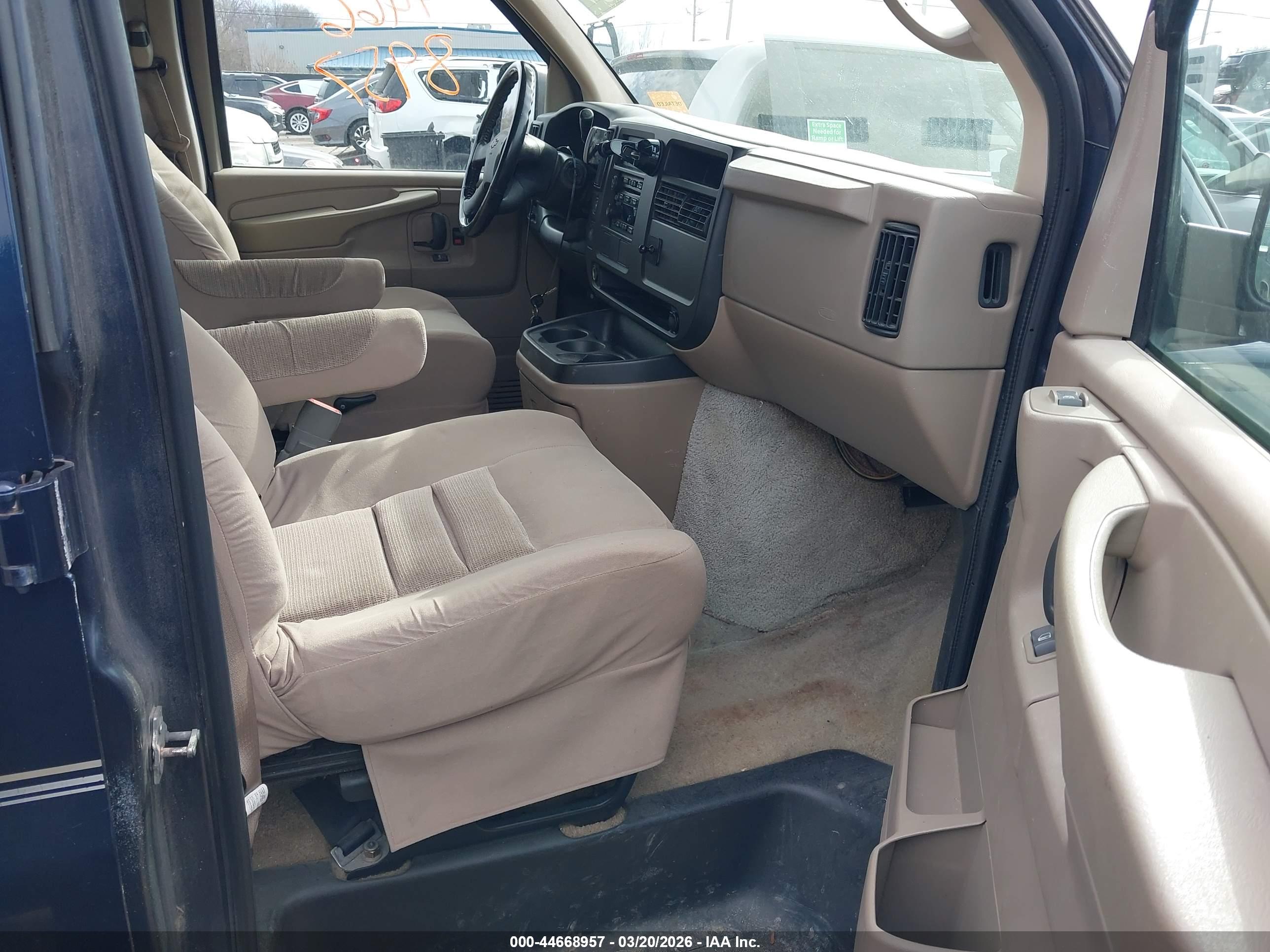 CHEVROLET EXPRESS image 5