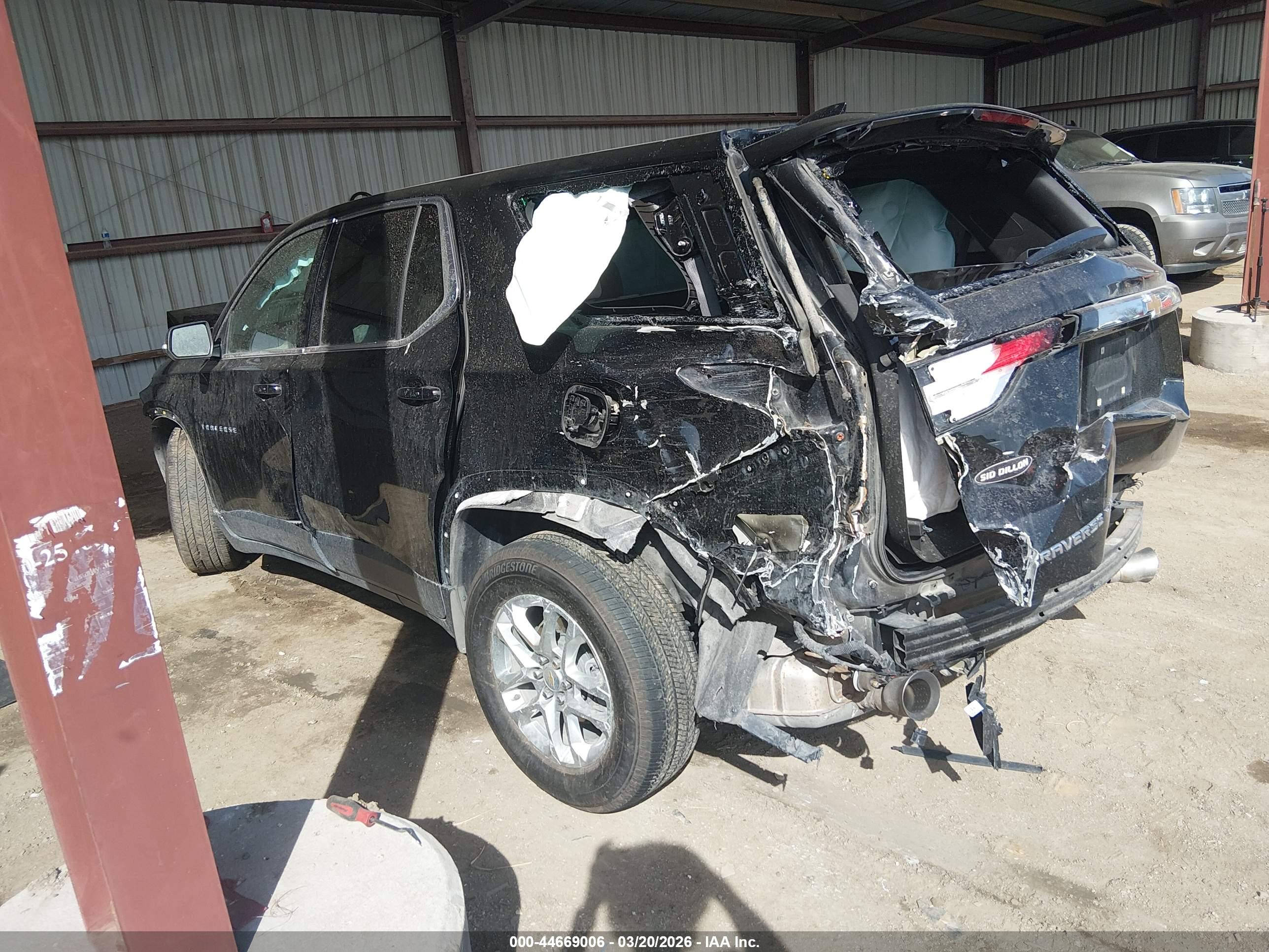 CHEVROLET TRAVERSE image 3