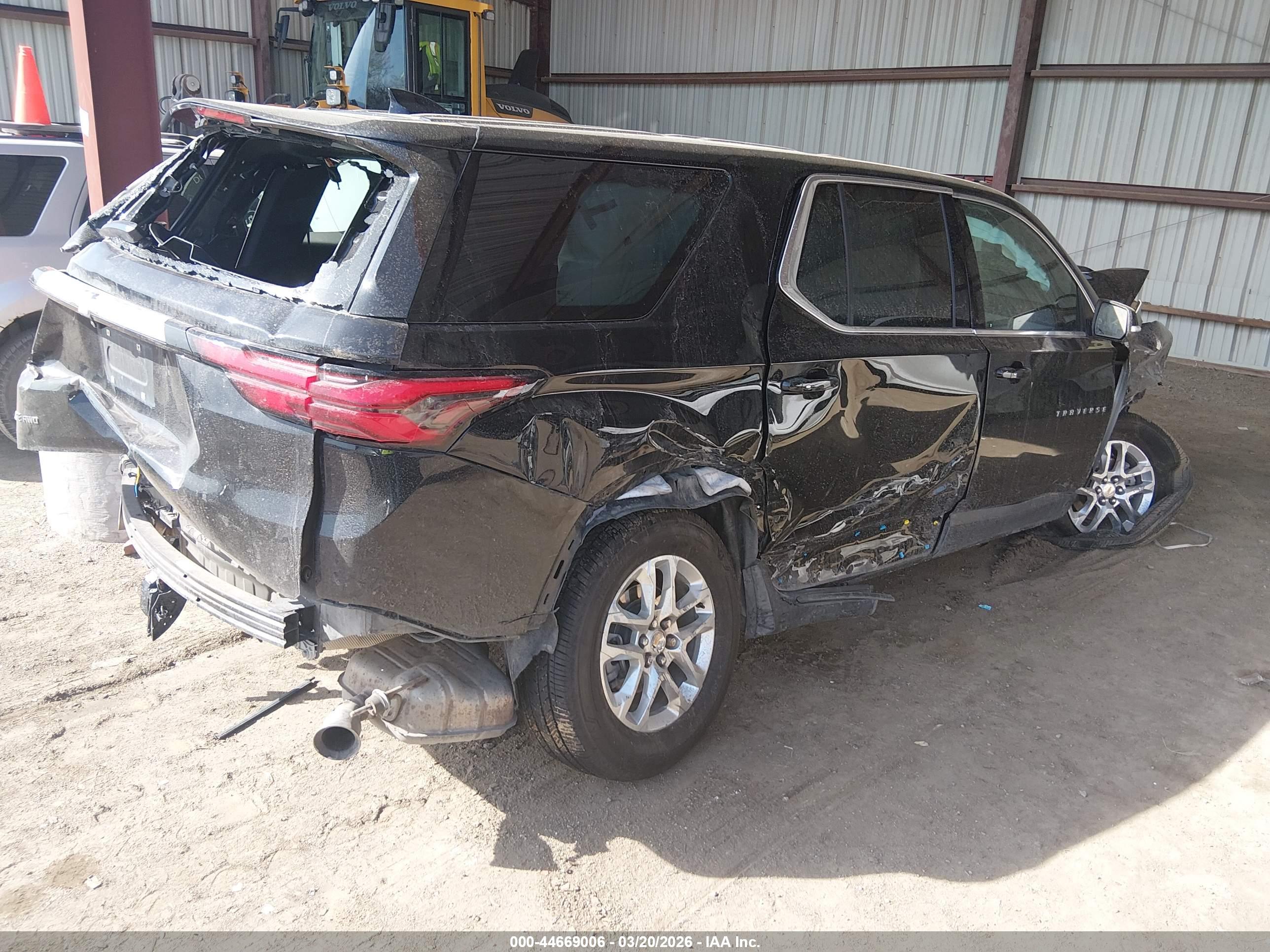 CHEVROLET TRAVERSE image 4