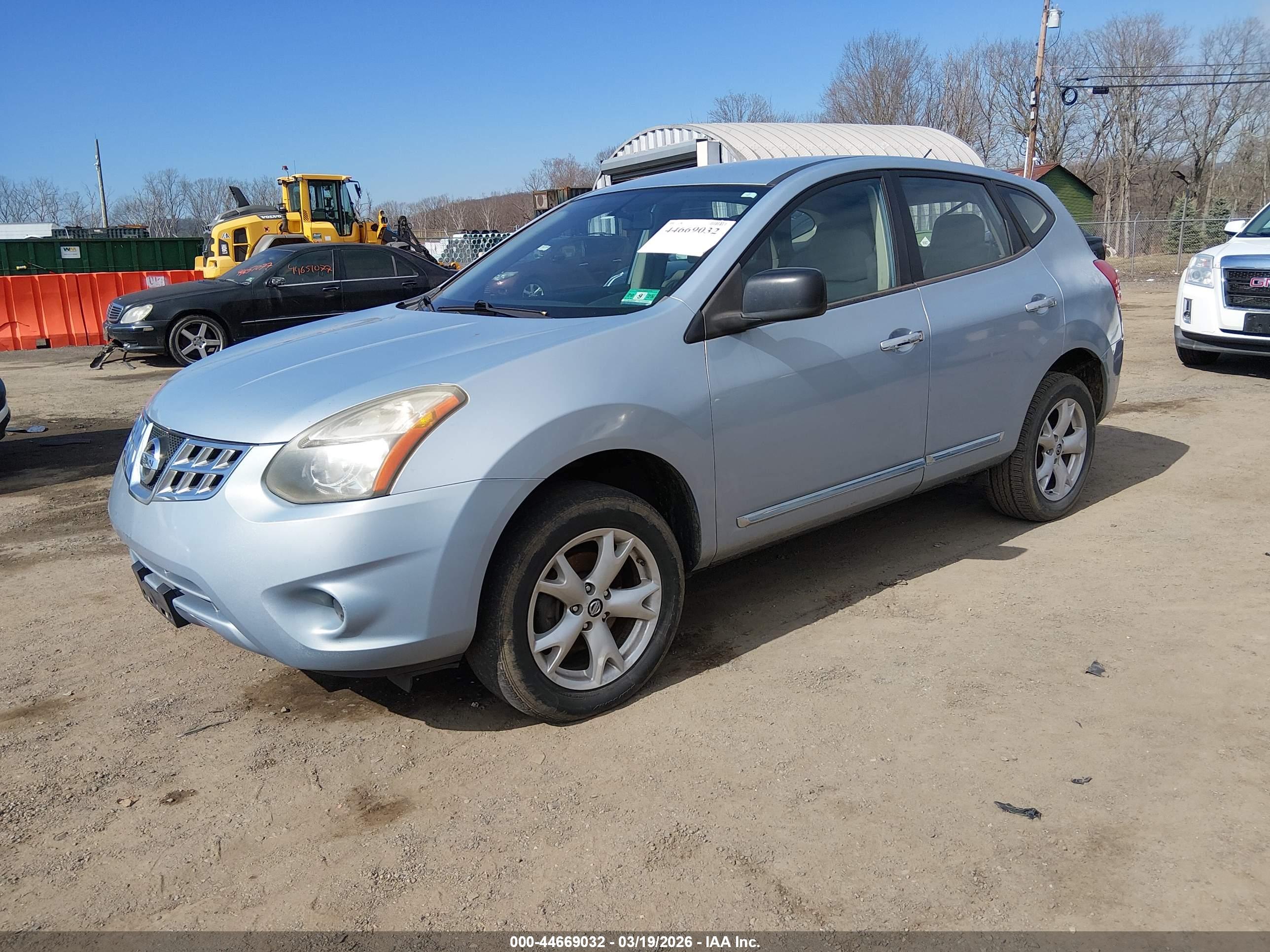 NISSAN ROGUE image 2