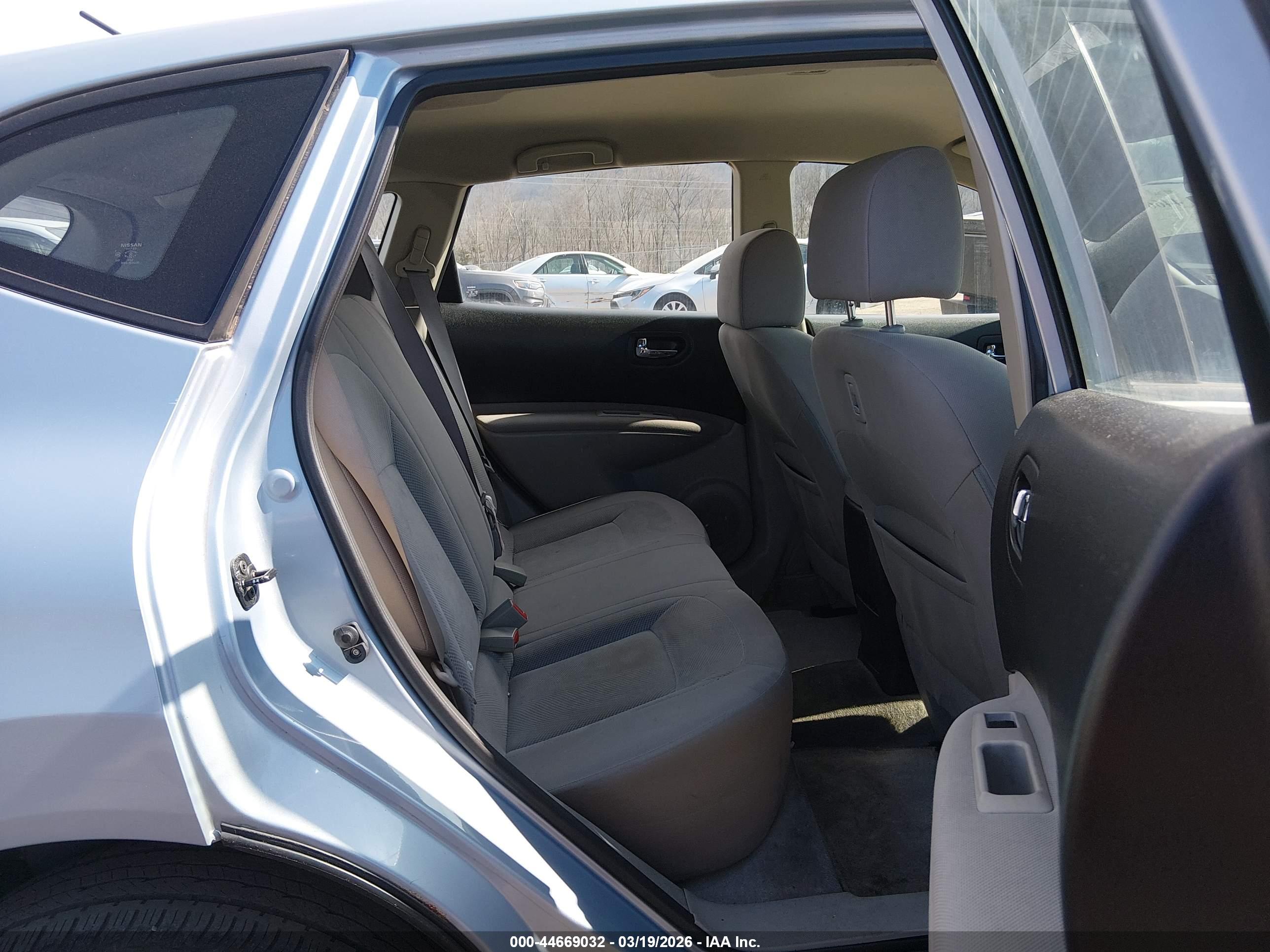 NISSAN ROGUE image 8