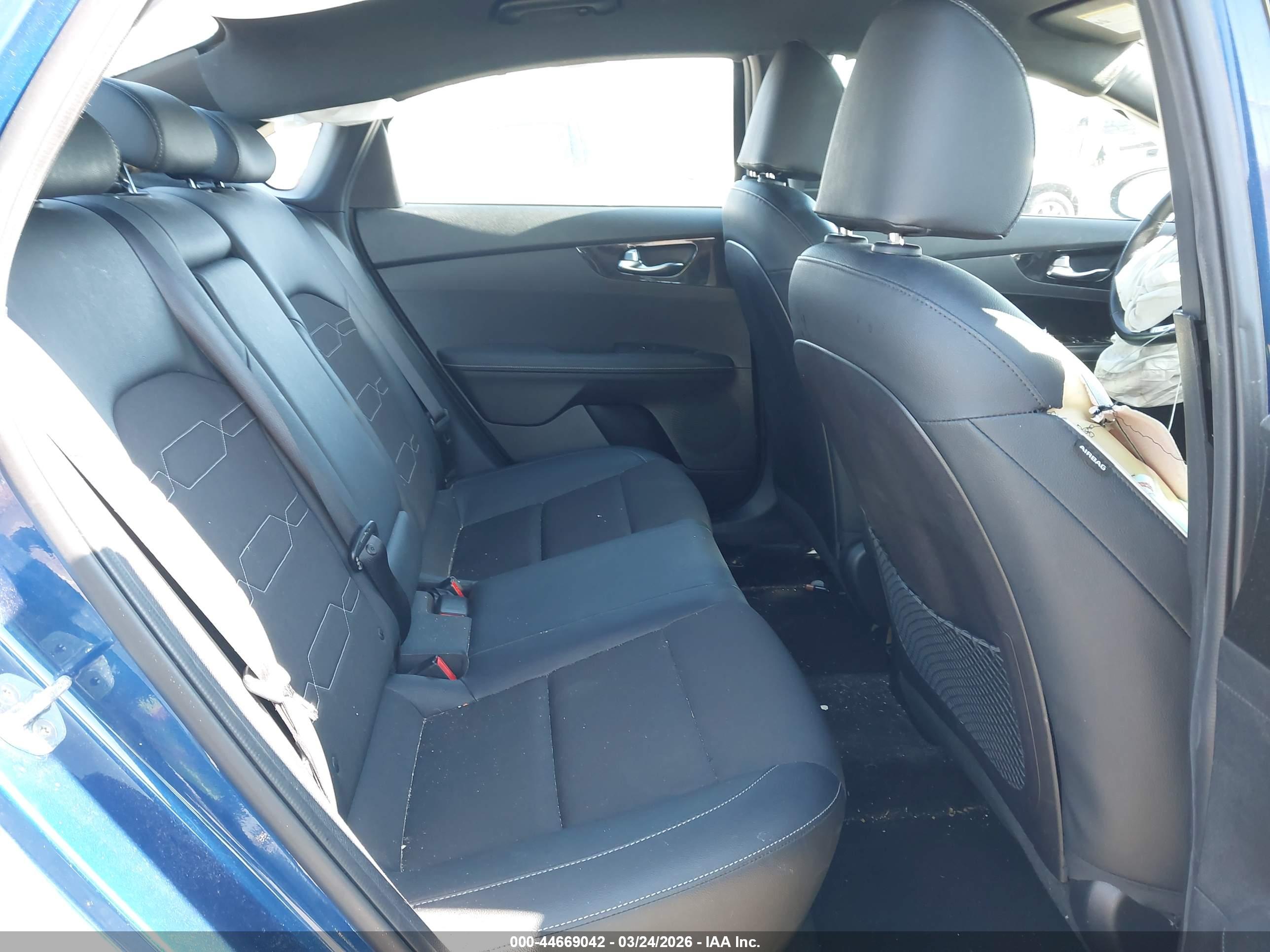 KIA FORTE image 8