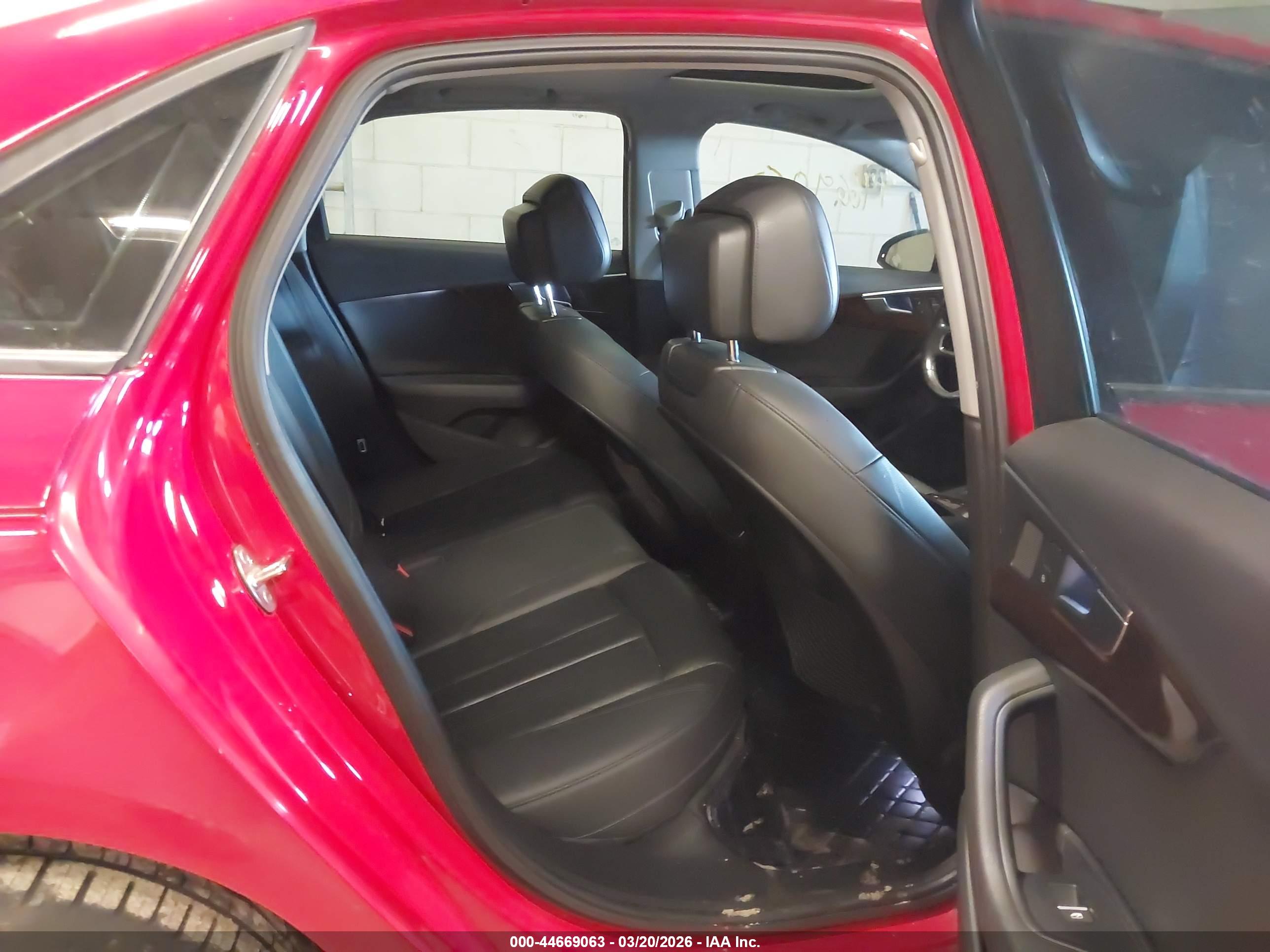 AUDI A4 image 8