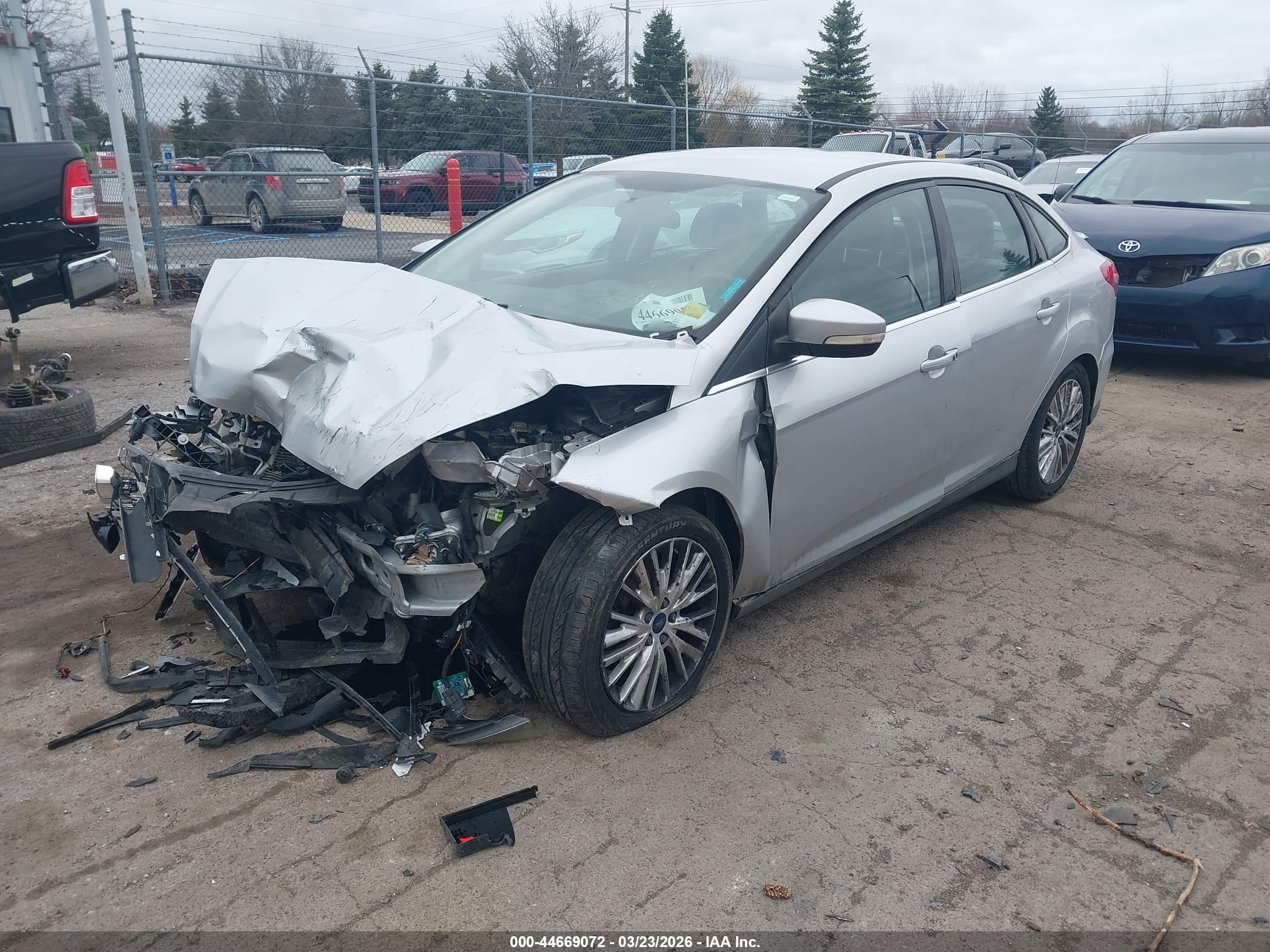 FORD FOCUS image 2