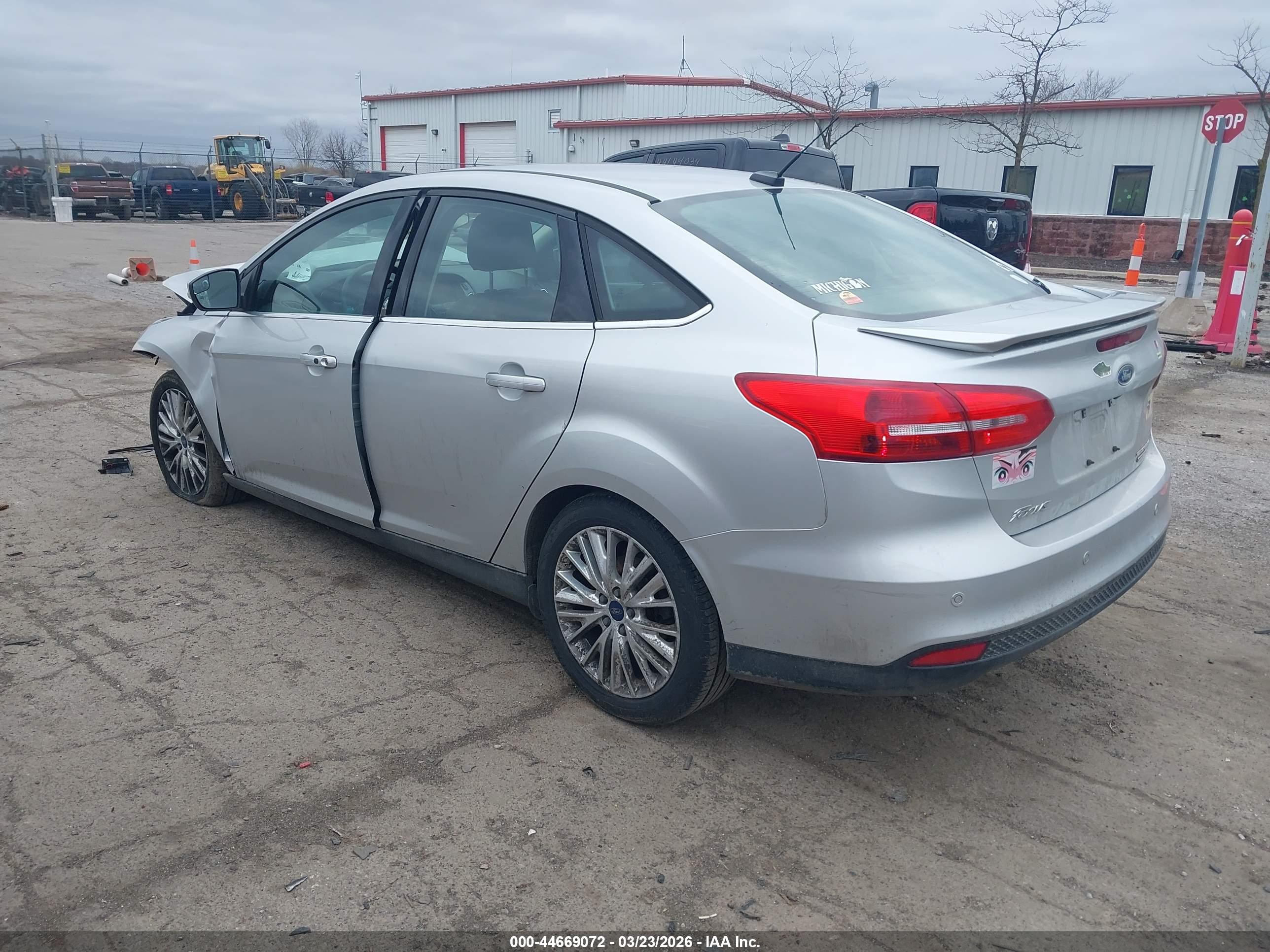 FORD FOCUS image 3