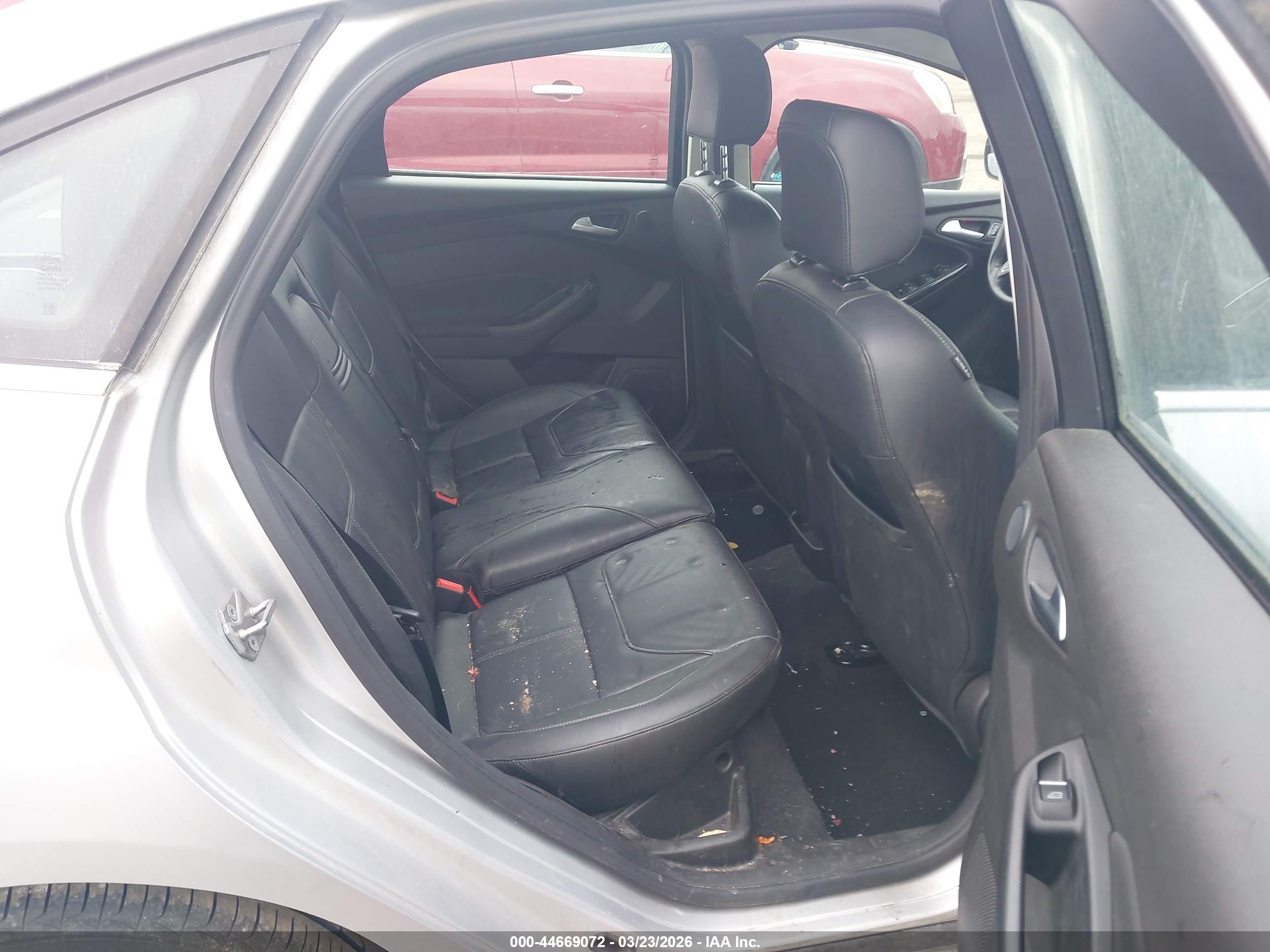FORD FOCUS image 8