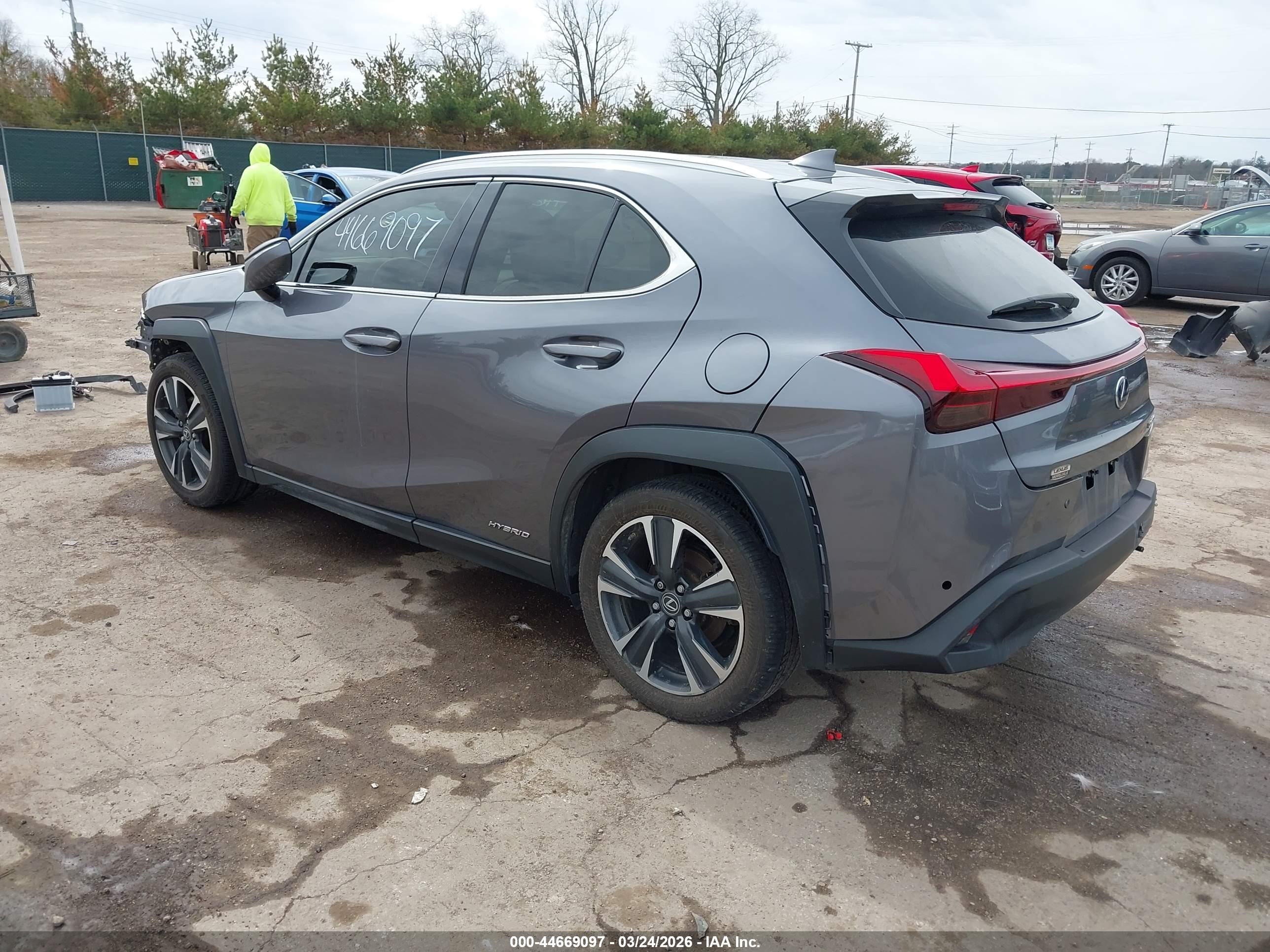 LEXUS UX image 3