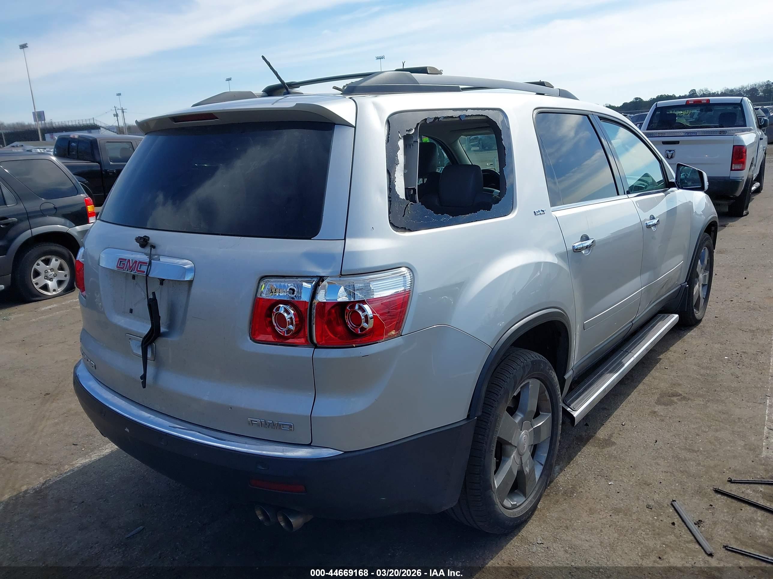 GMC ACADIA image 4