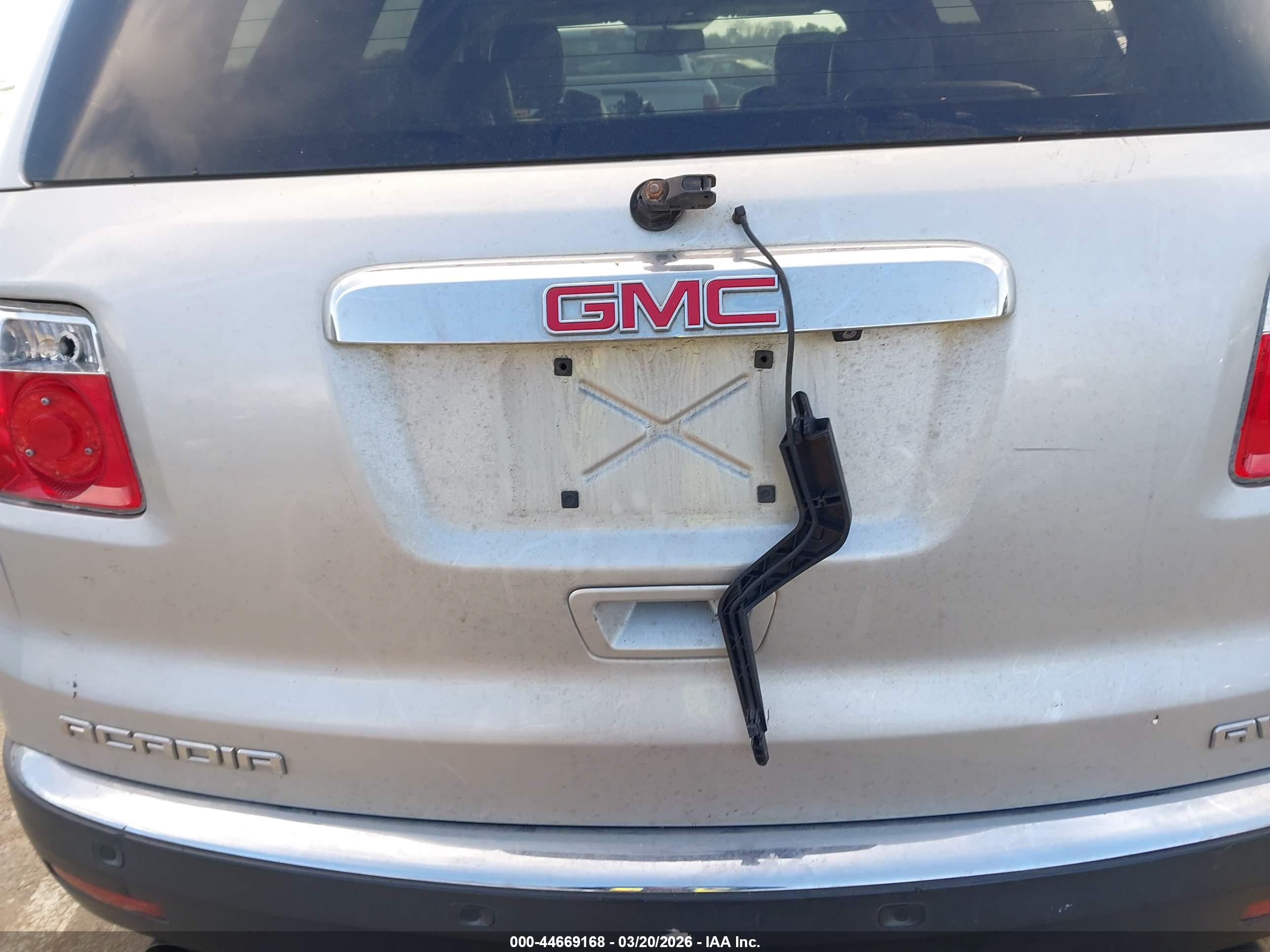 GMC ACADIA image 6