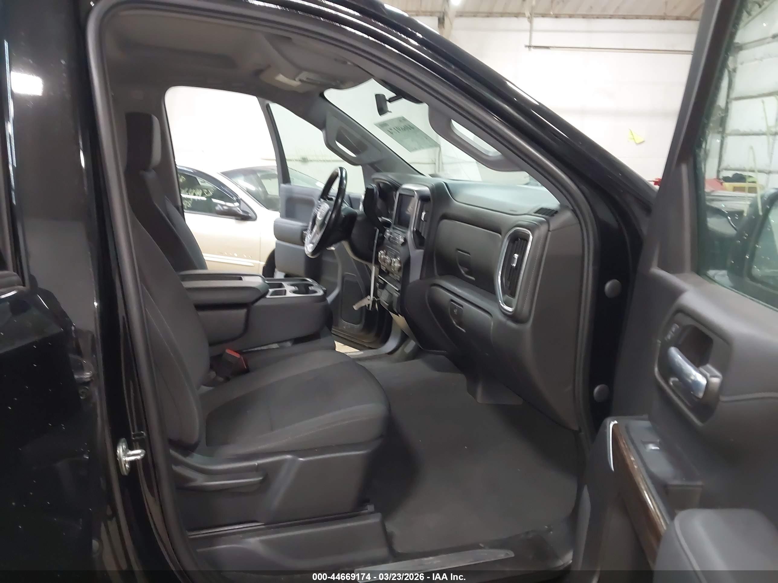GMC SIERRA image 5