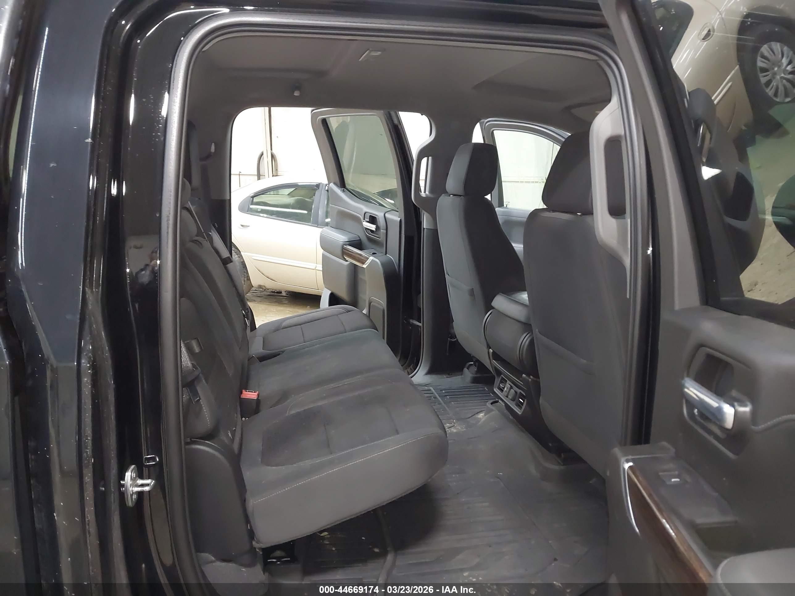 GMC SIERRA image 8