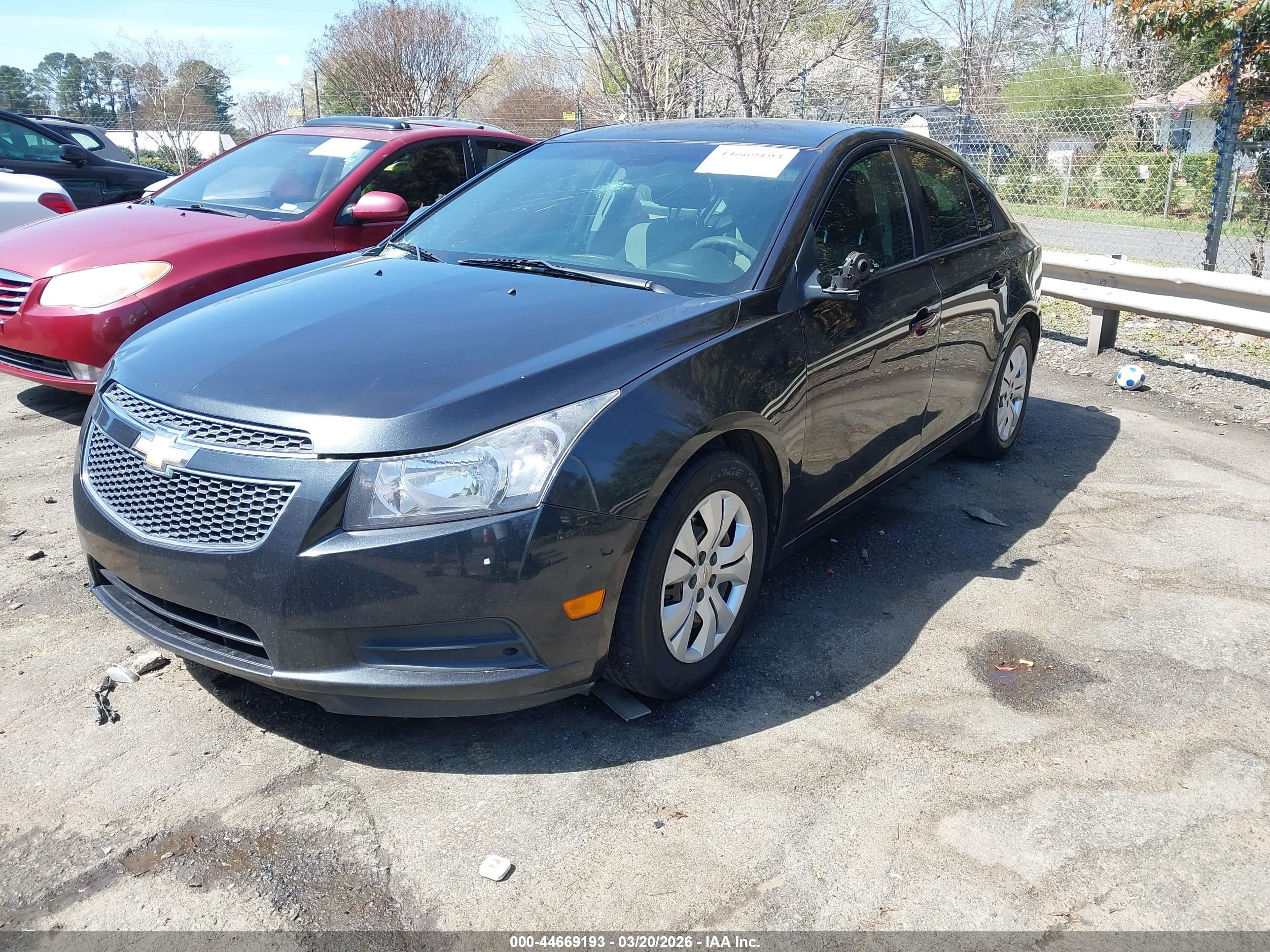CHEVROLET CRUZE image 2