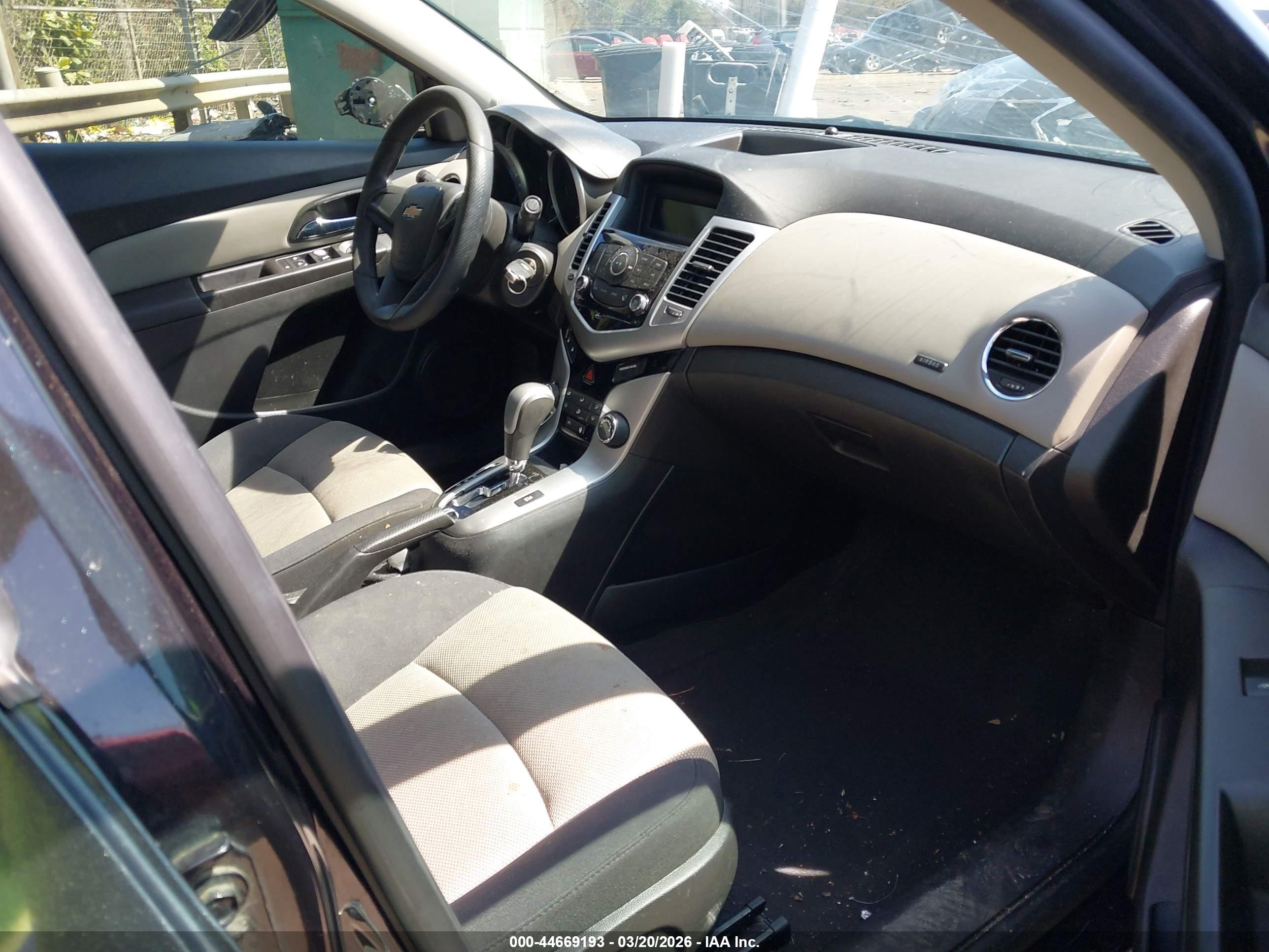 CHEVROLET CRUZE image 5