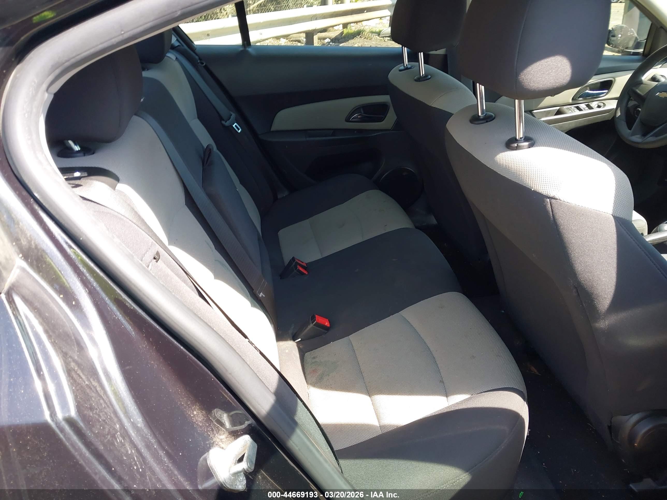 CHEVROLET CRUZE image 8