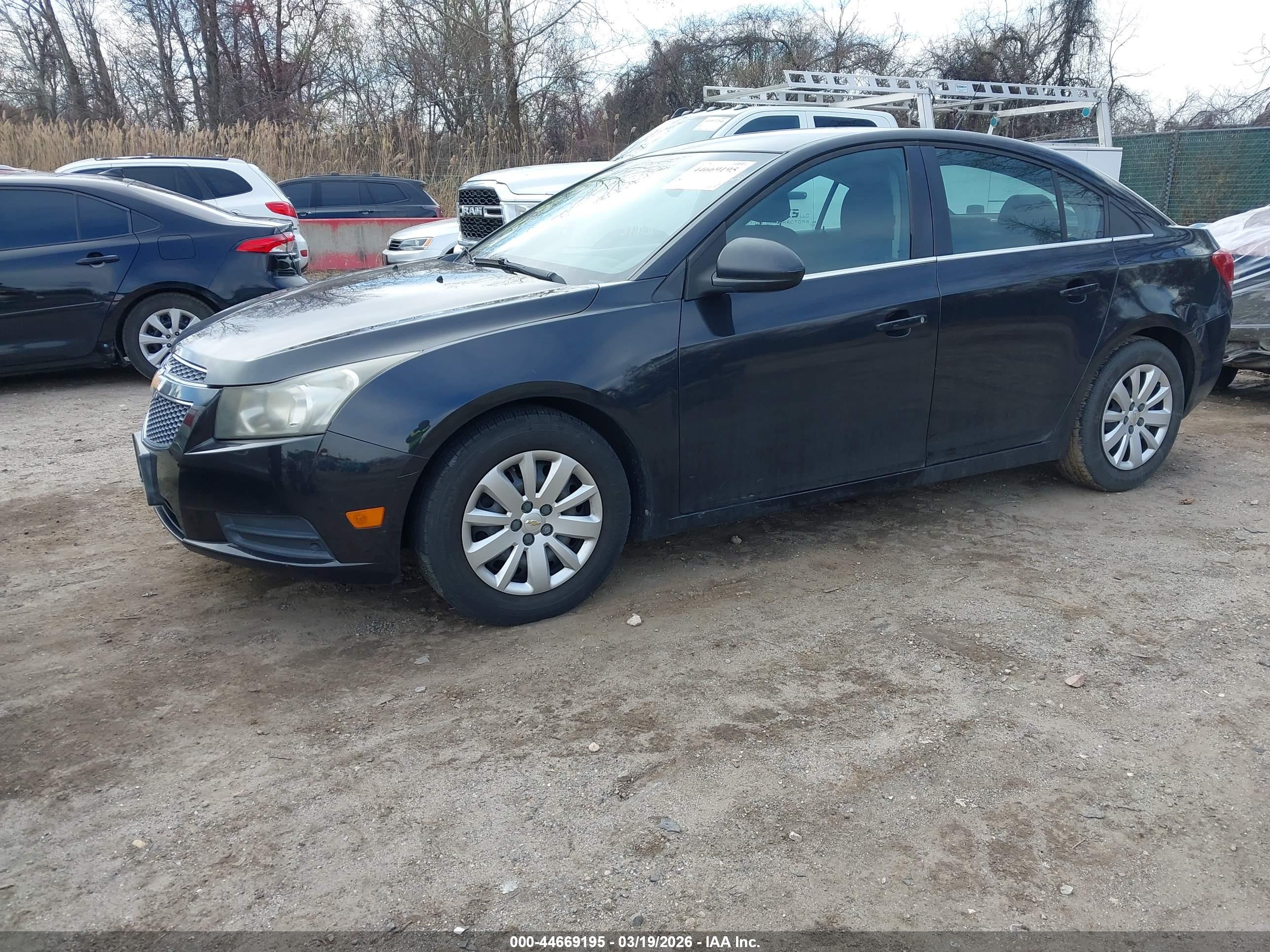 CHEVROLET CRUZE image 2