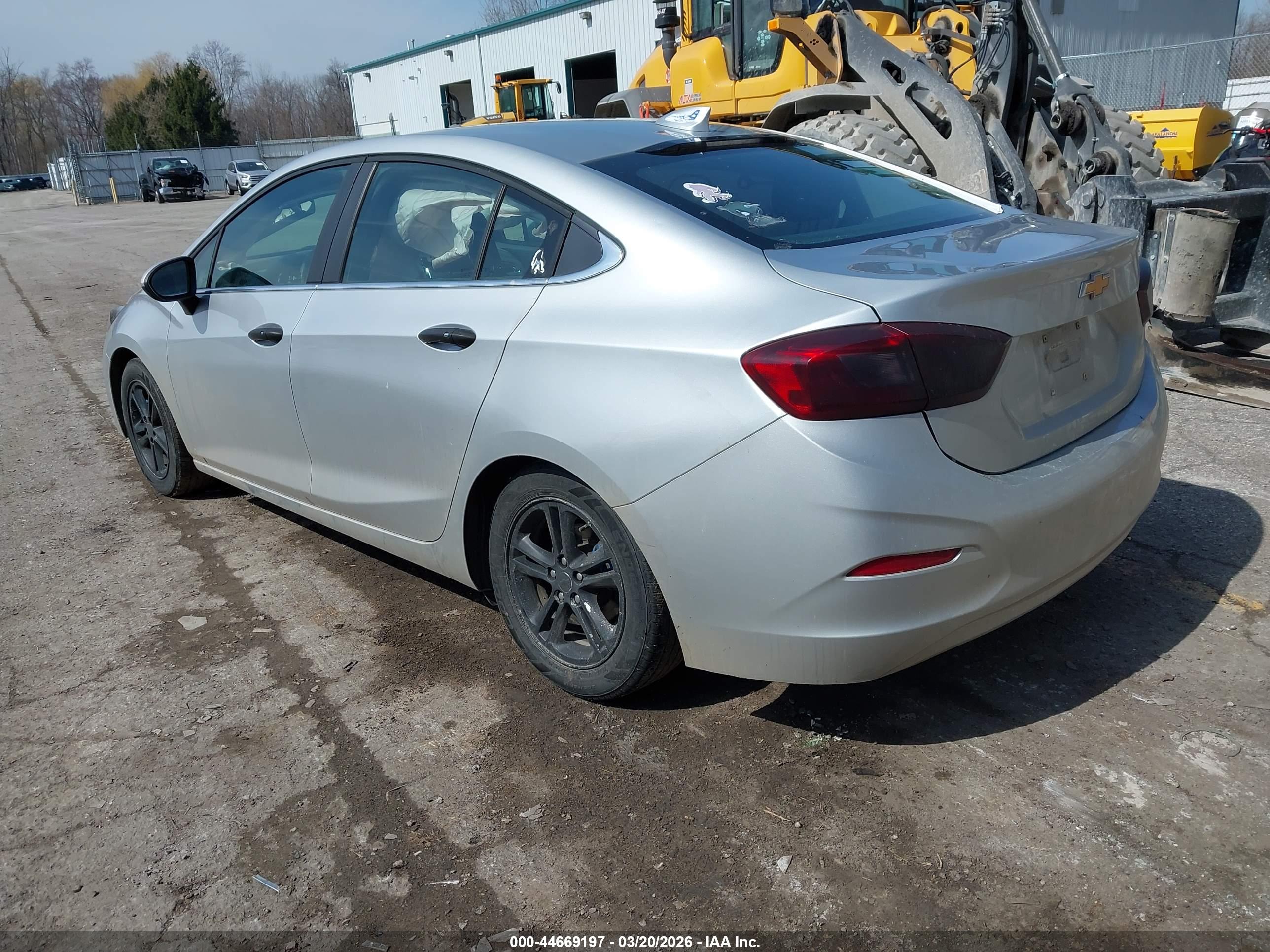 CHEVROLET CRUZE image 3