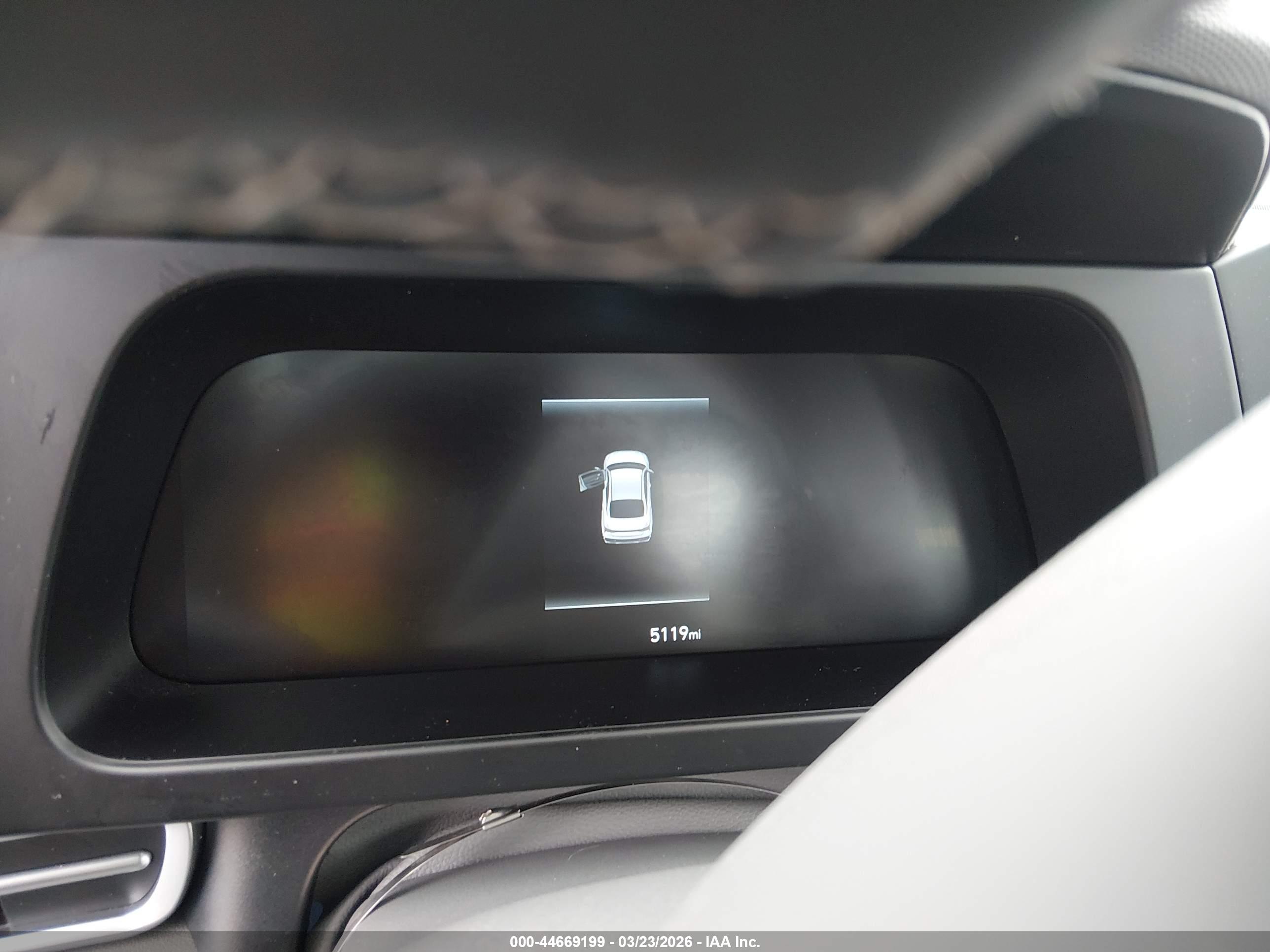 HYUNDAI ELANTRA image 7