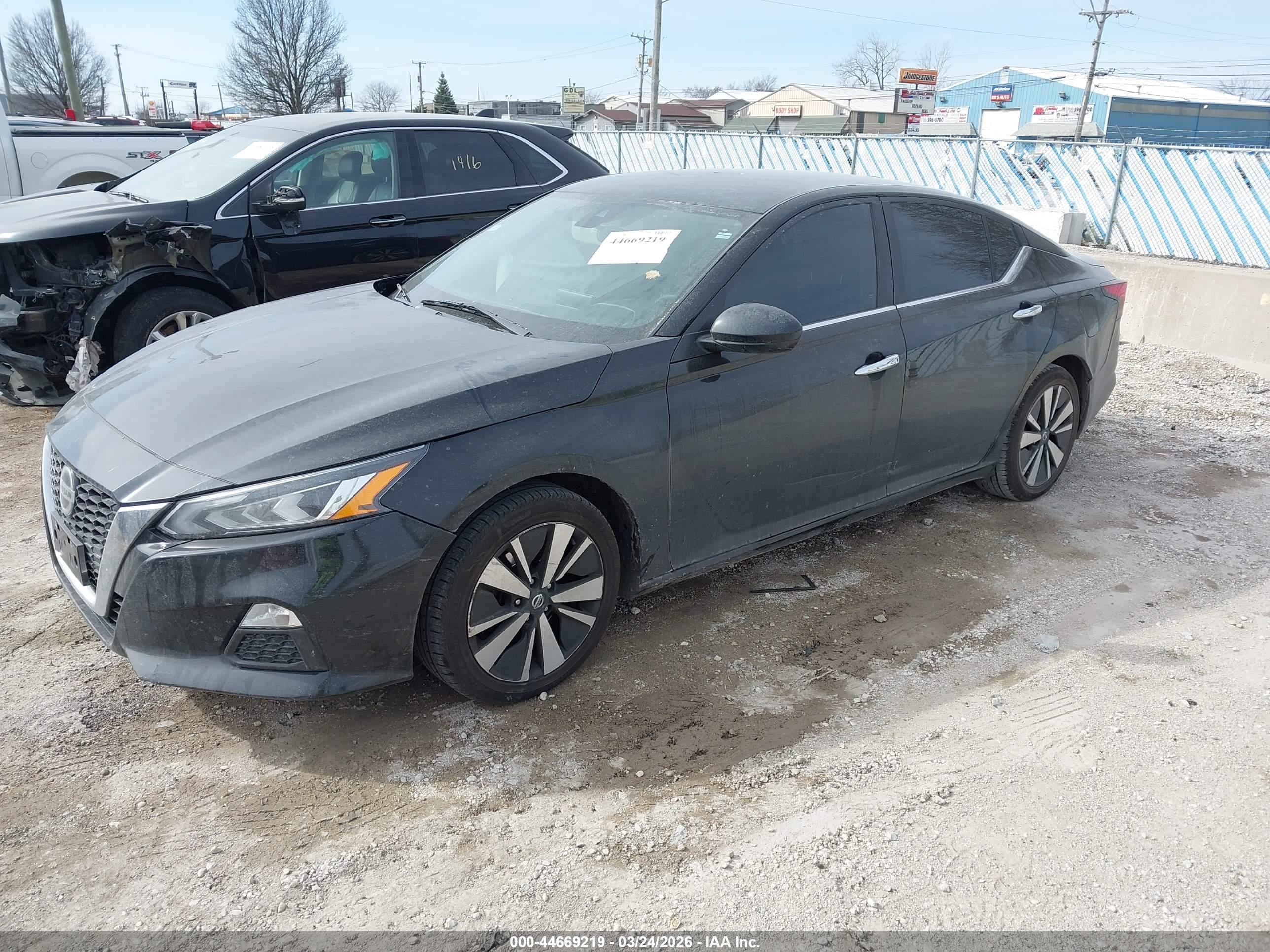 NISSAN ALTIMA image 2