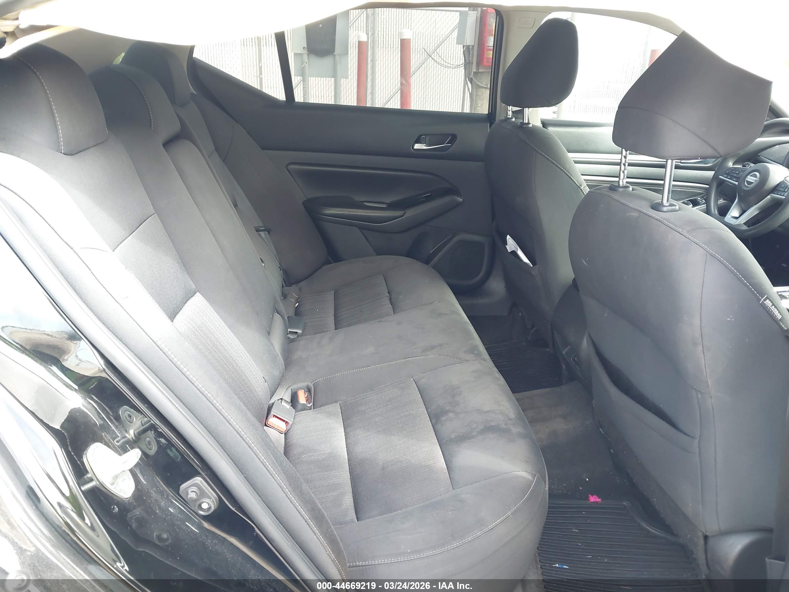 NISSAN ALTIMA image 8