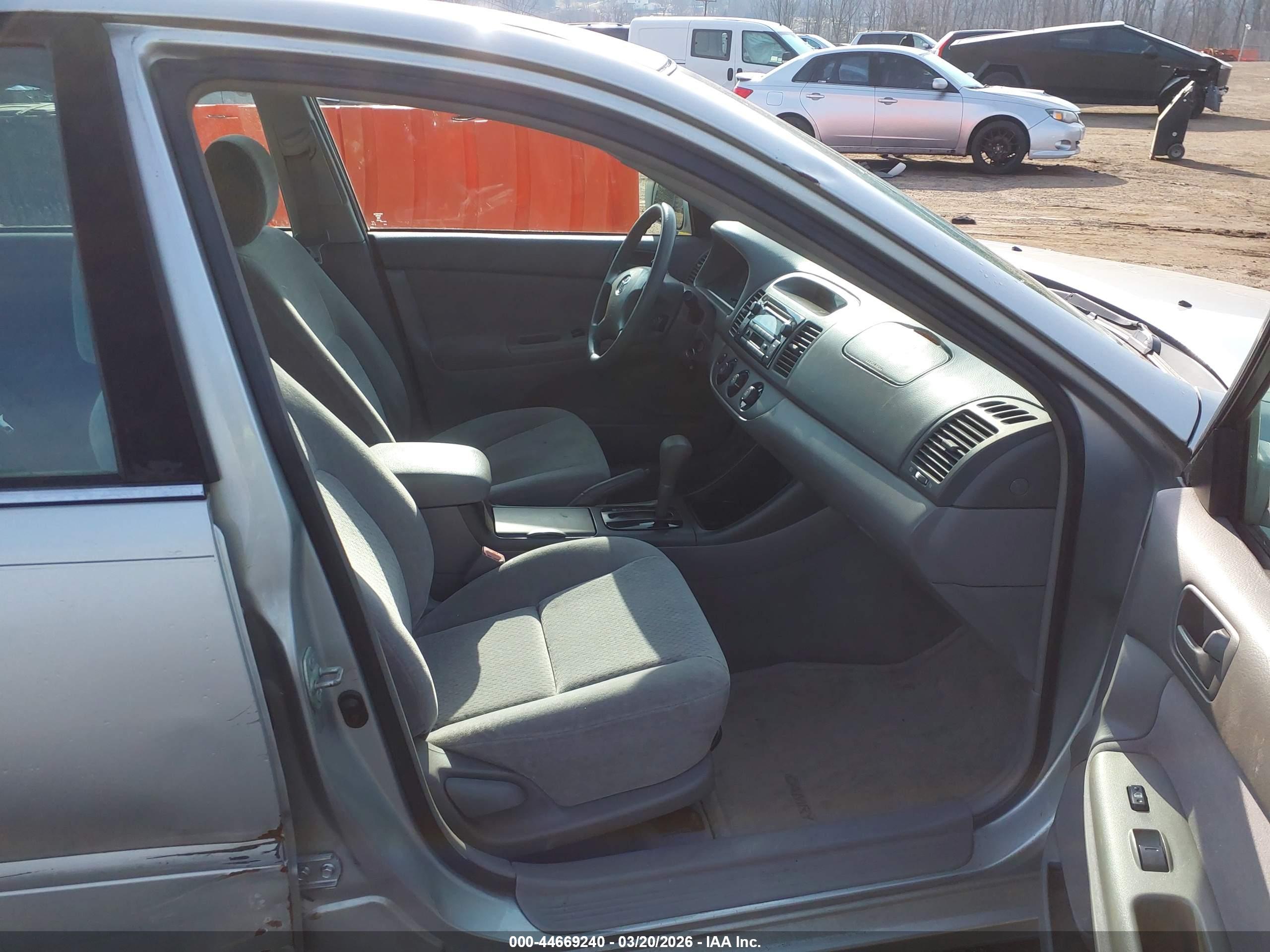TOYOTA CAMRY image 5