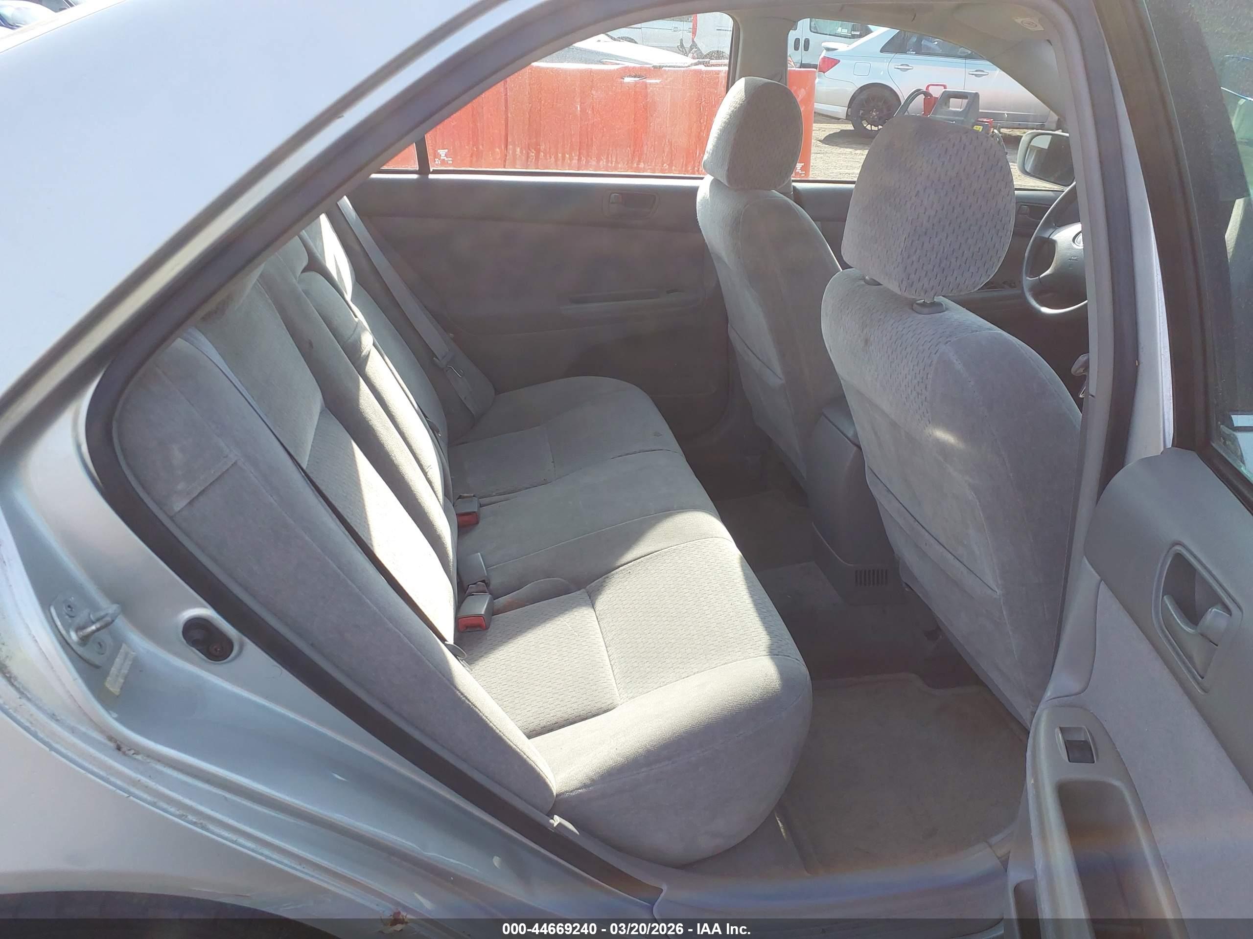 TOYOTA CAMRY image 8